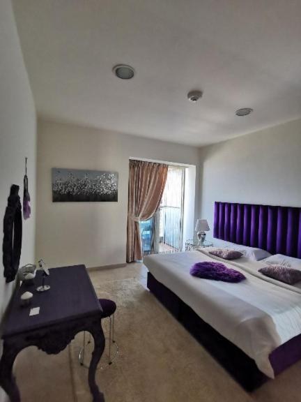 Luxury In Marina Apartment