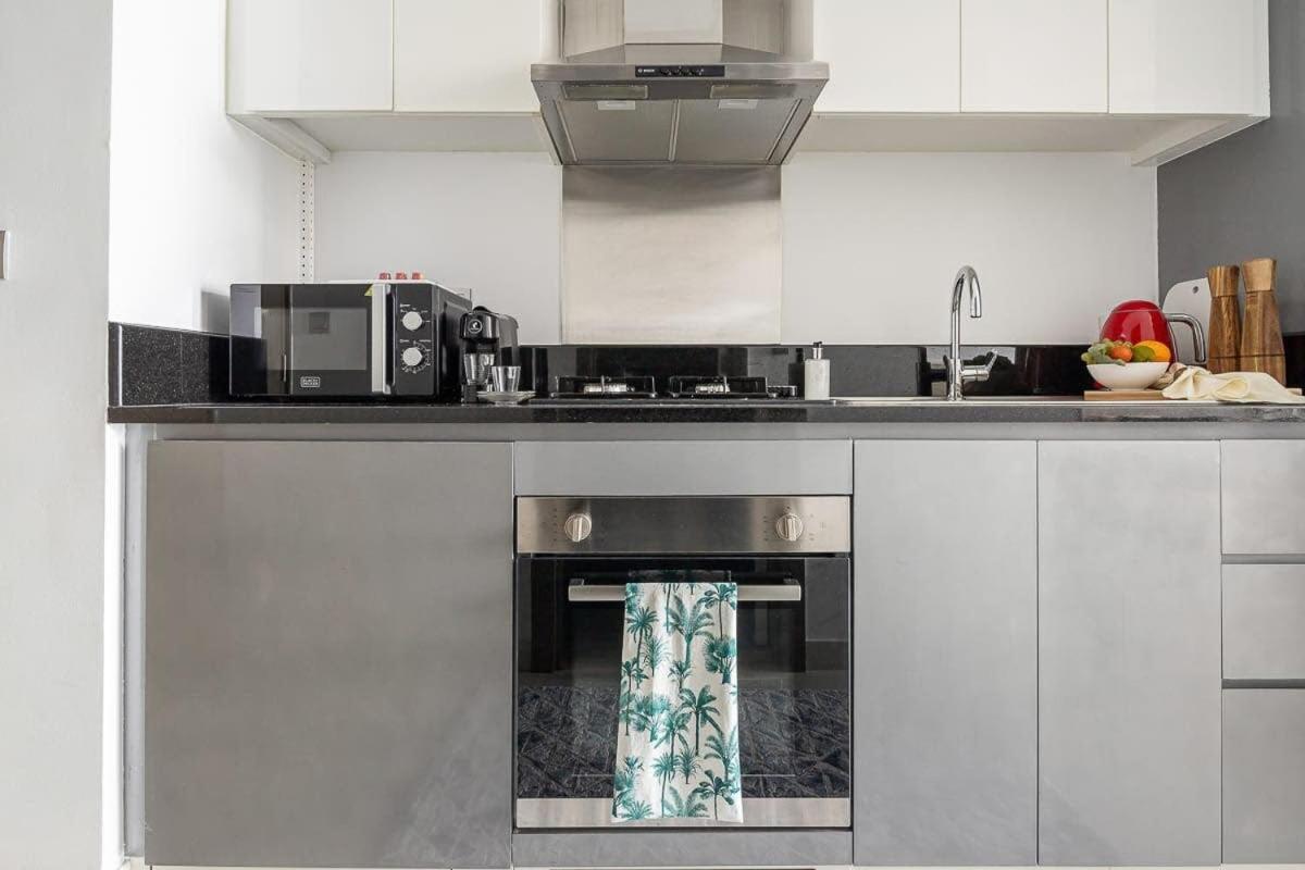 Frank Porter - Damac Prive B Apartment *