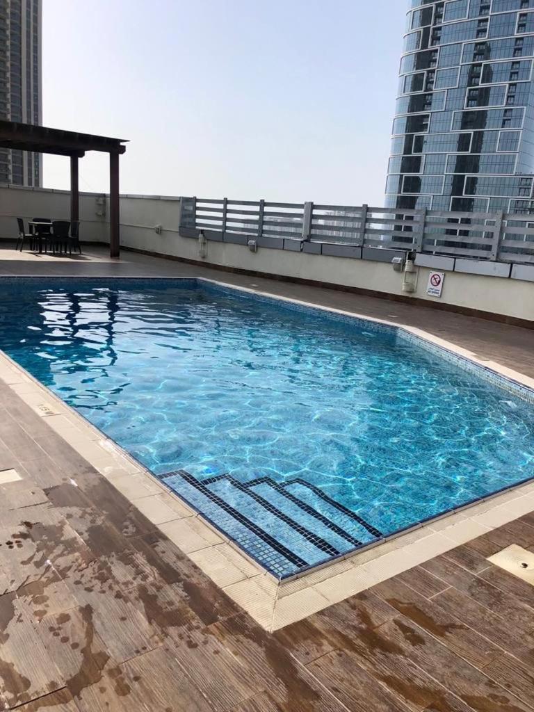 Bright & Cozy 1 Bedroom Canal View In Marina Apartment *