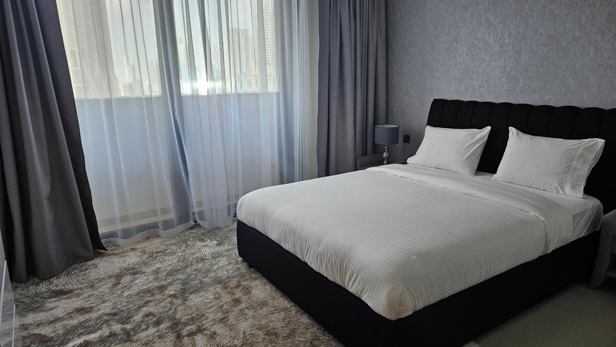 Mh-act Tower- Burj Khalifa View 3bedrooms-ref4107 * Dubai