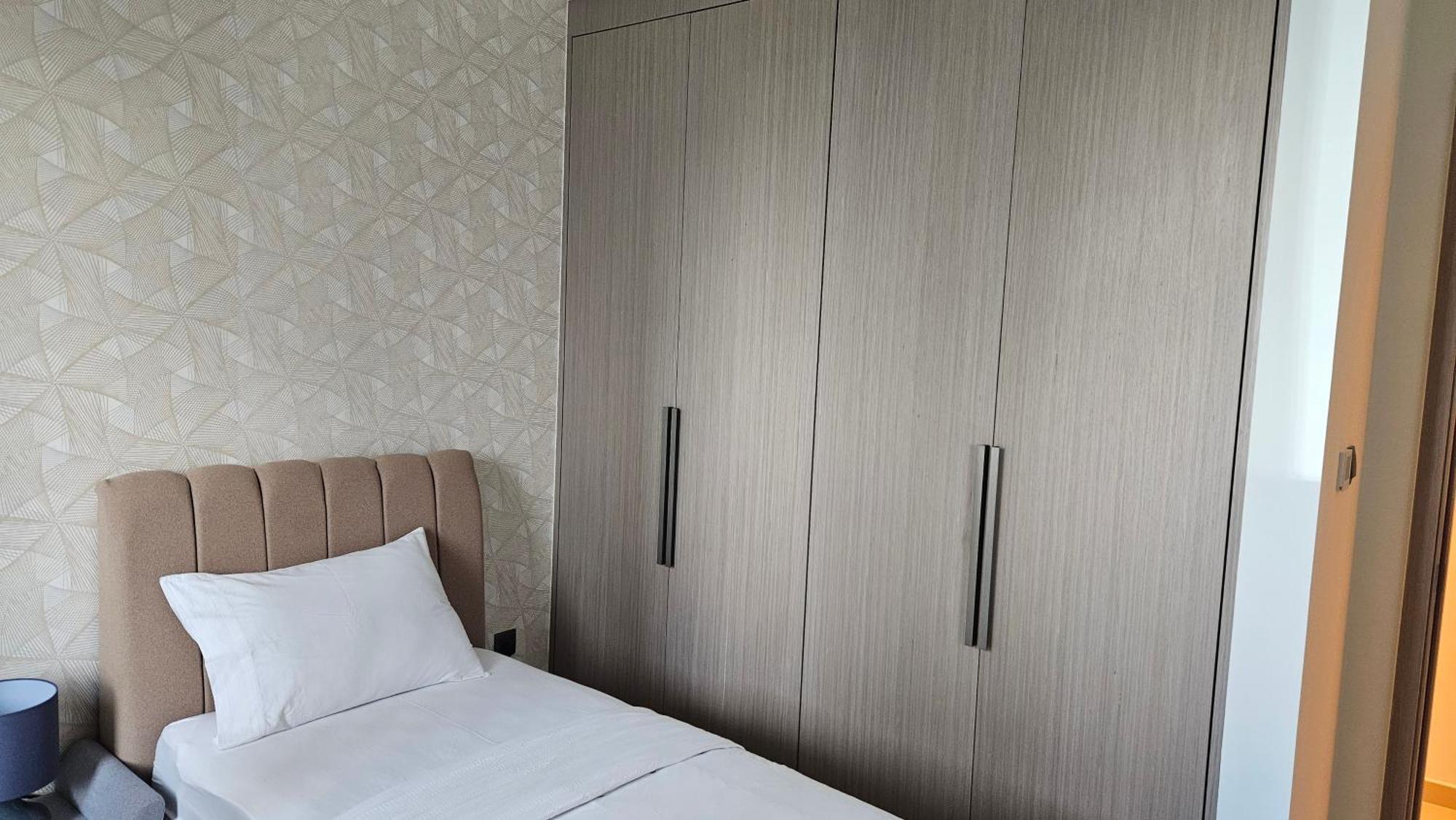 Mh-act Tower- Burj Khalifa View 3bedrooms-ref4107 Apartment *