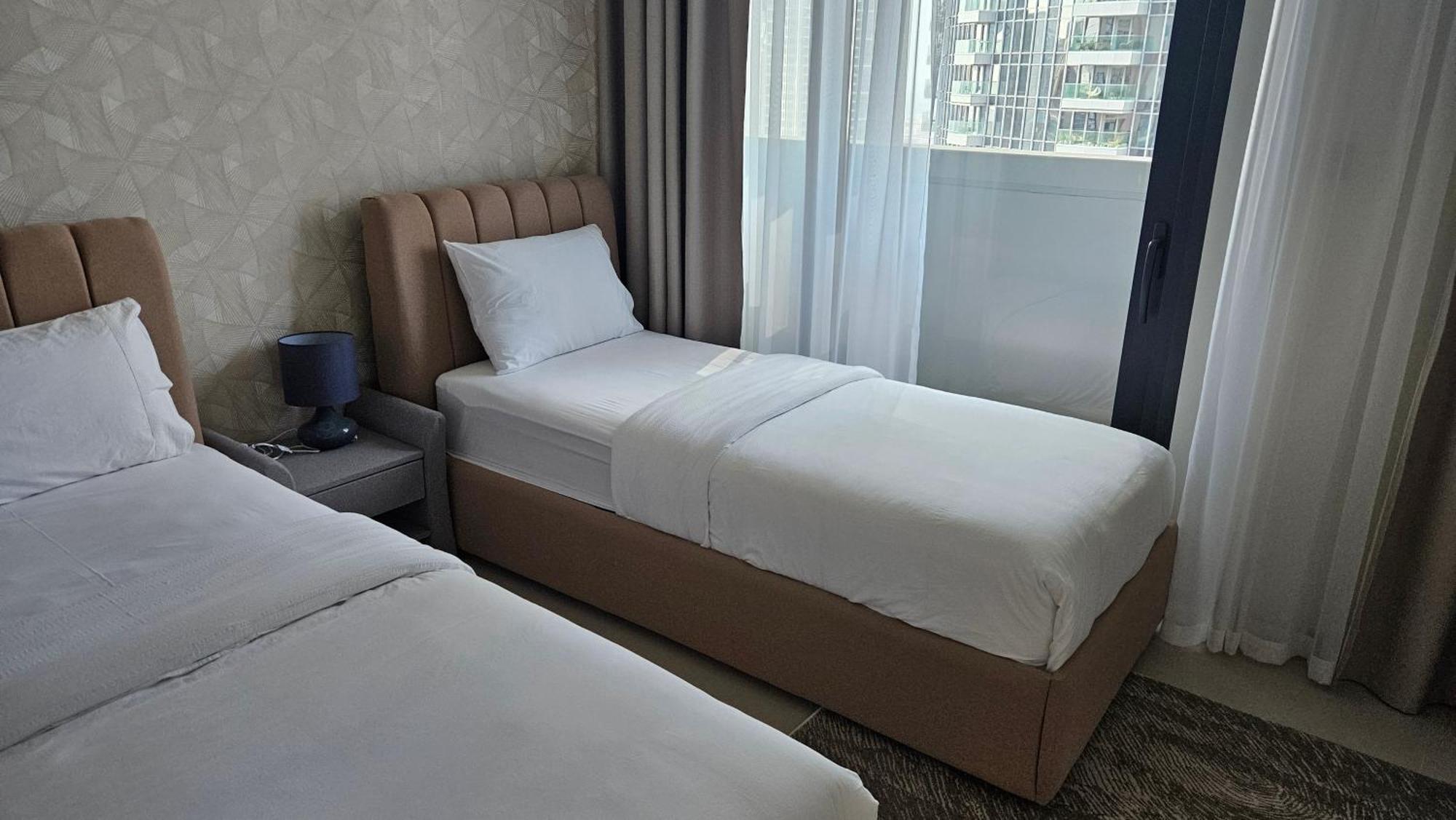 Mh-act Tower- Burj Khalifa View 3bedrooms-ref4107 * Dubai