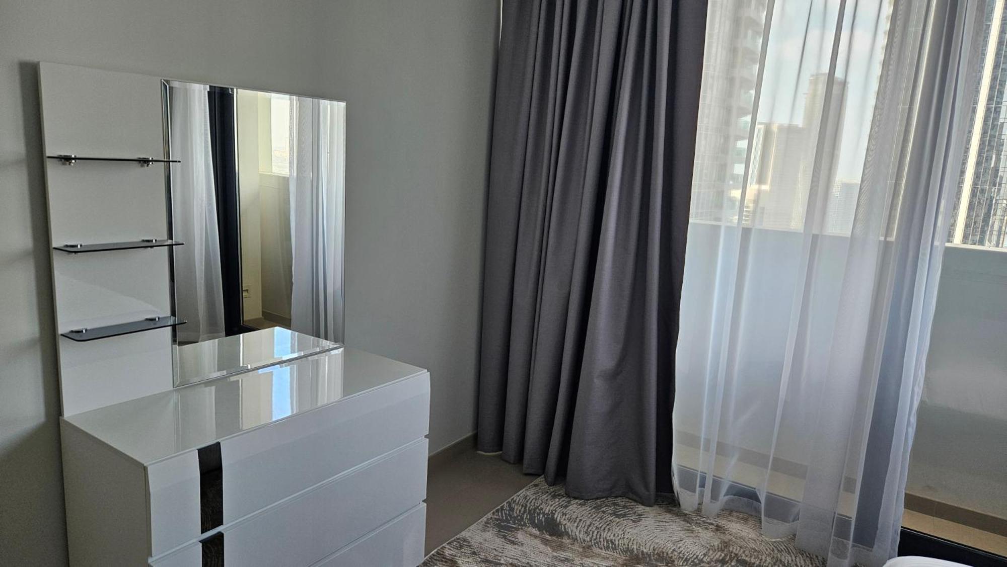 Mh-act Tower- Burj Khalifa View 3bedrooms-ref4107 *
