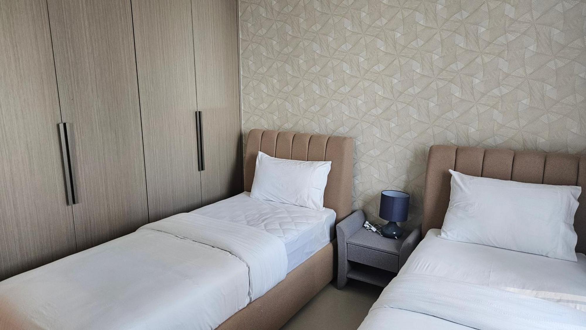 Mh-act Tower- Burj Khalifa View 3bedrooms-ref4107