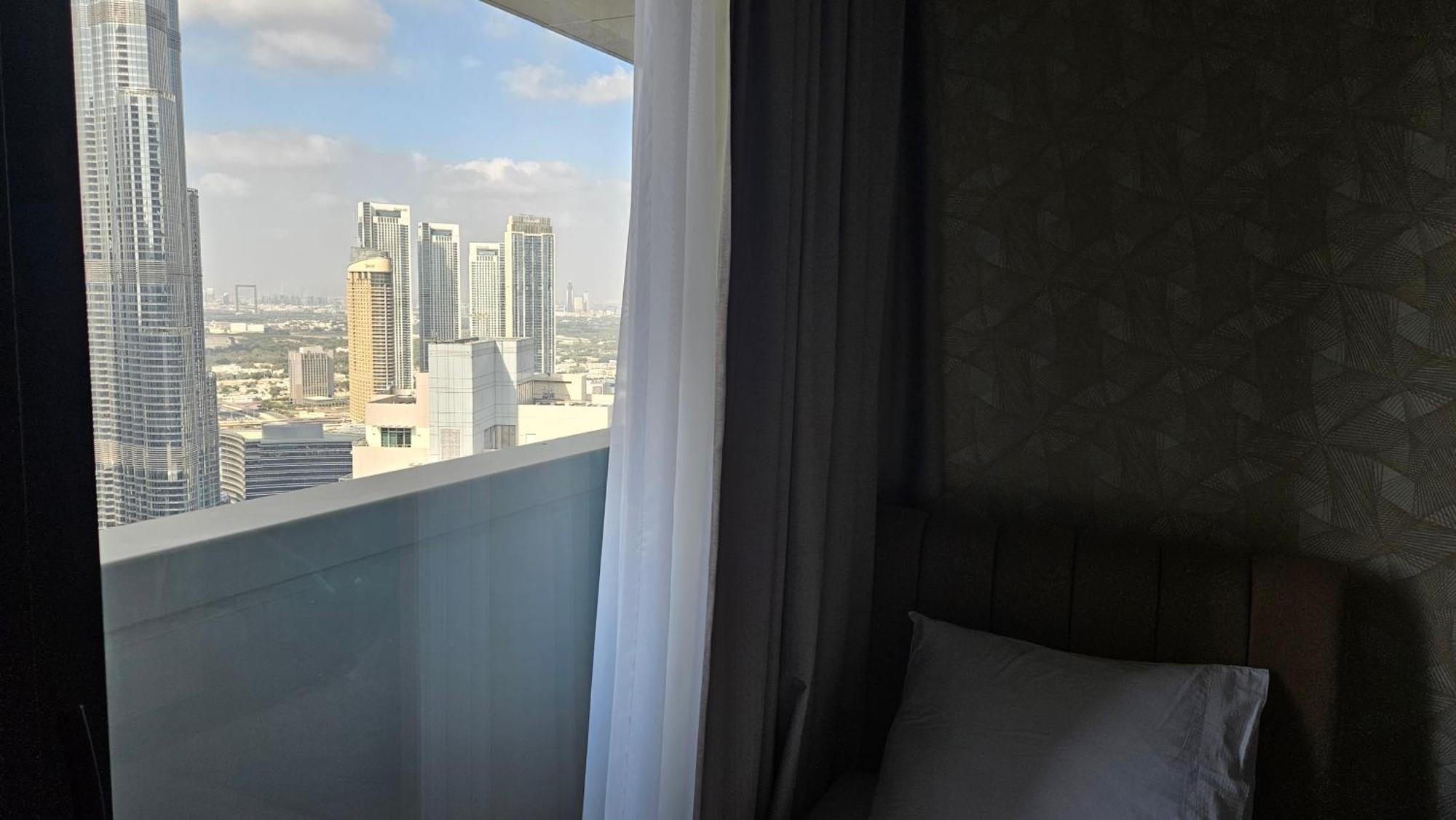 Mh-act Tower- Burj Khalifa View 3bedrooms-ref4107 *
