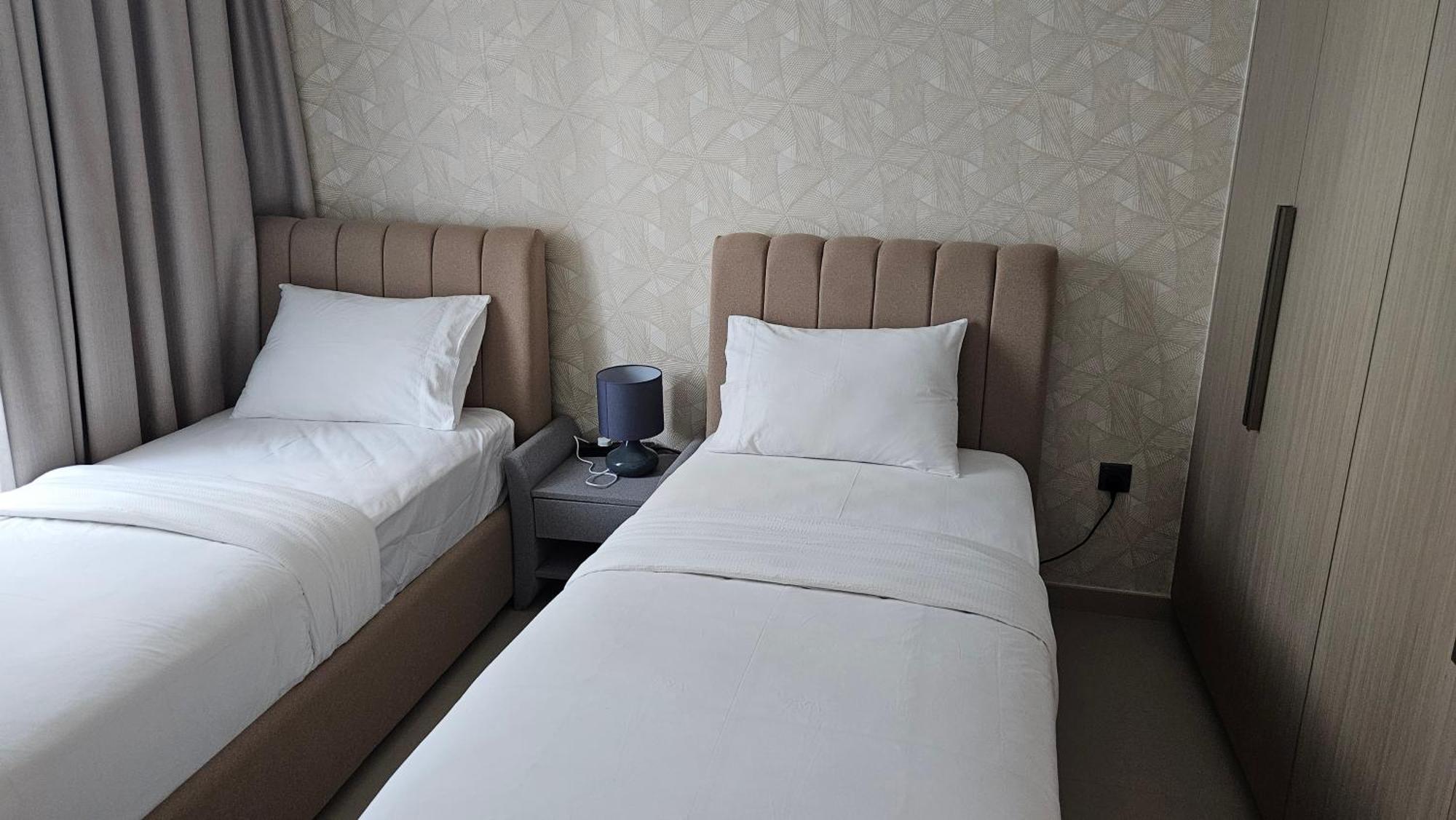 Mh-act Tower- Burj Khalifa View 3bedrooms-ref4107 *