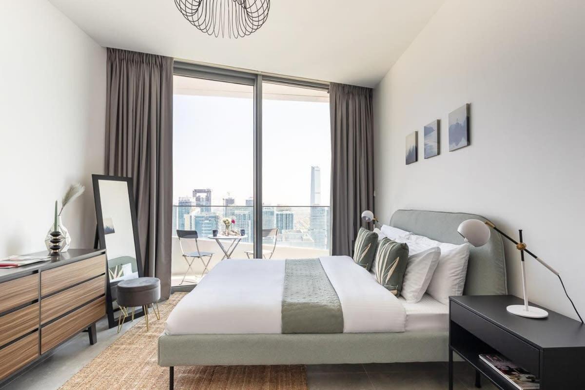 Frank Porter - Stella Maris Apartment Dubai