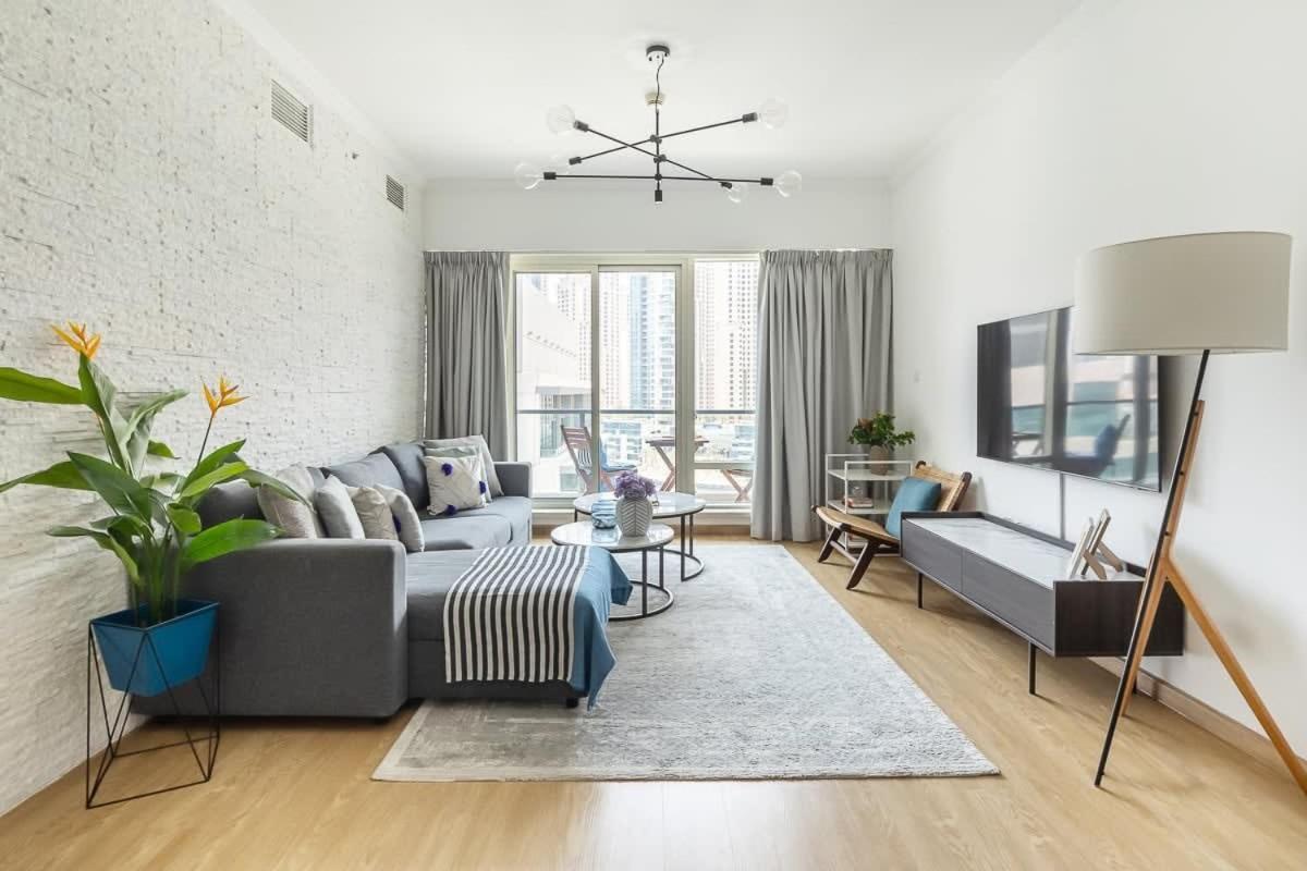 Frank Porter - Al Majara Apartment Dubai