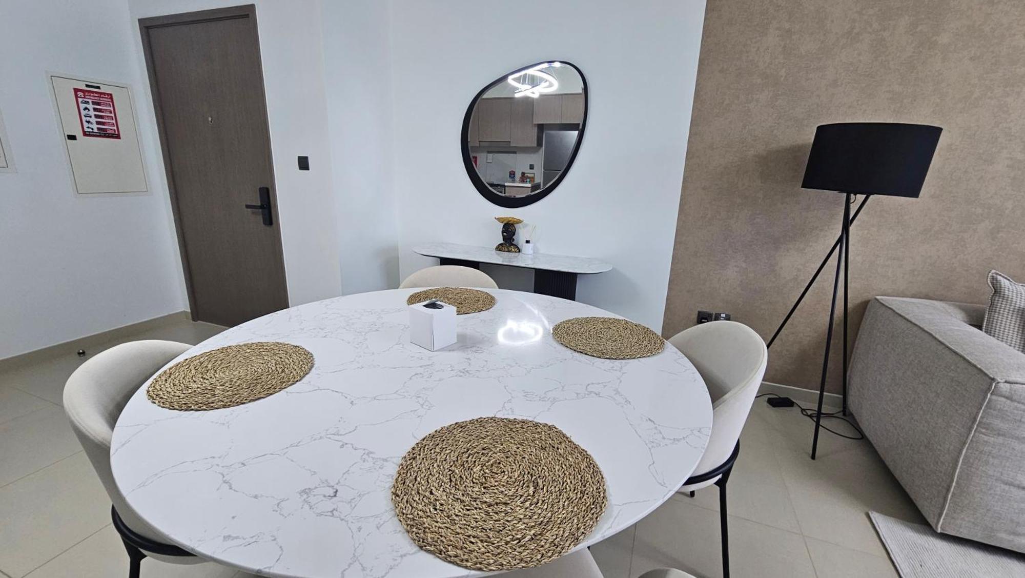 Apartment Mh - Act Tower - Burj View - 2bhk - Ref509 *