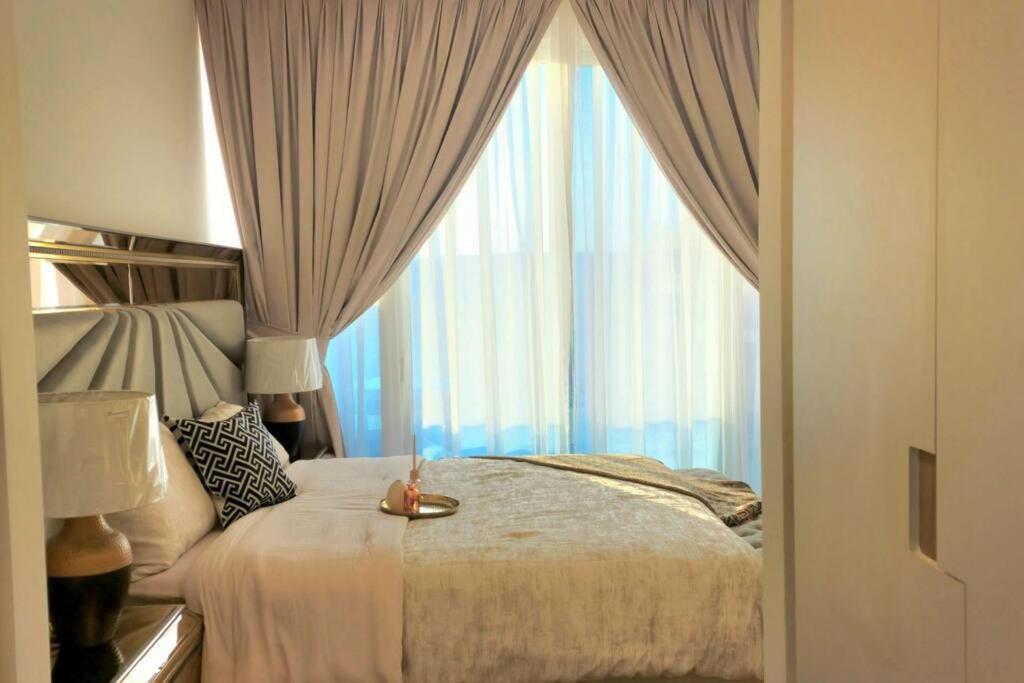 3br Beige Gray Escape Silver Skywalk Sanctuary Apartment Dubai