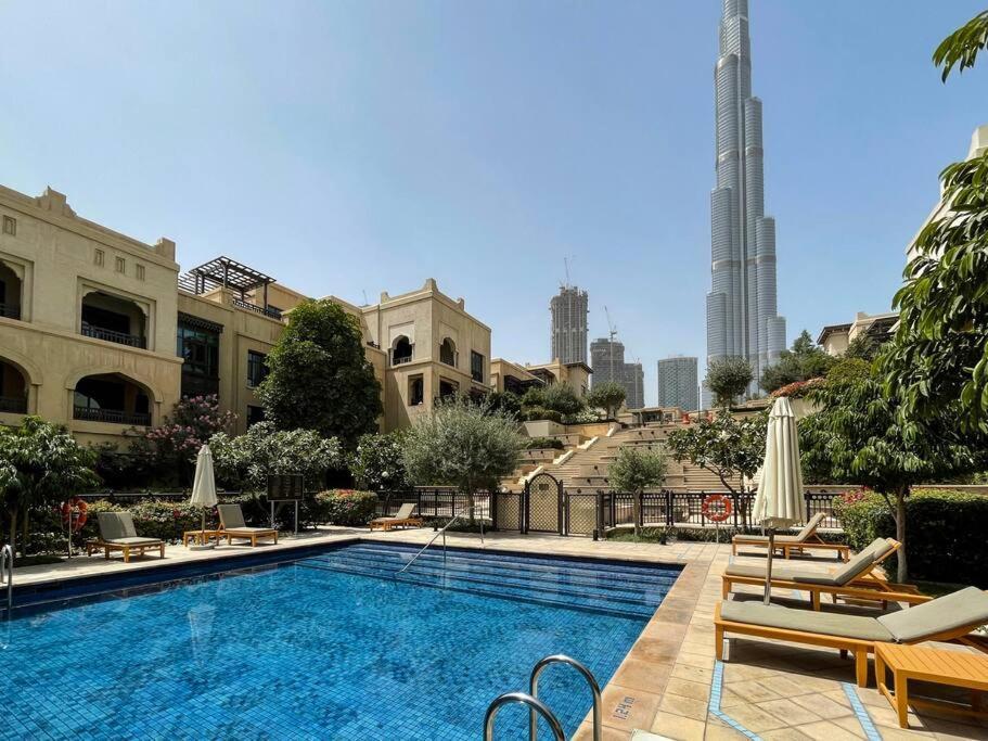 Apartment First Class 1br Tranquil Oasis In Old Town Dubai