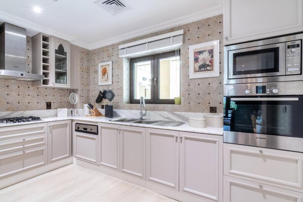 First Class 1br Tranquil Oasis In Old Town Apartment
