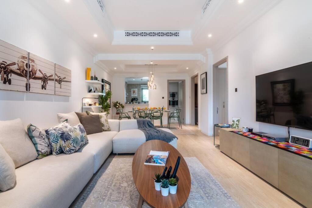 Apartment First Class 1br Tranquil Oasis In Old Town Dubai