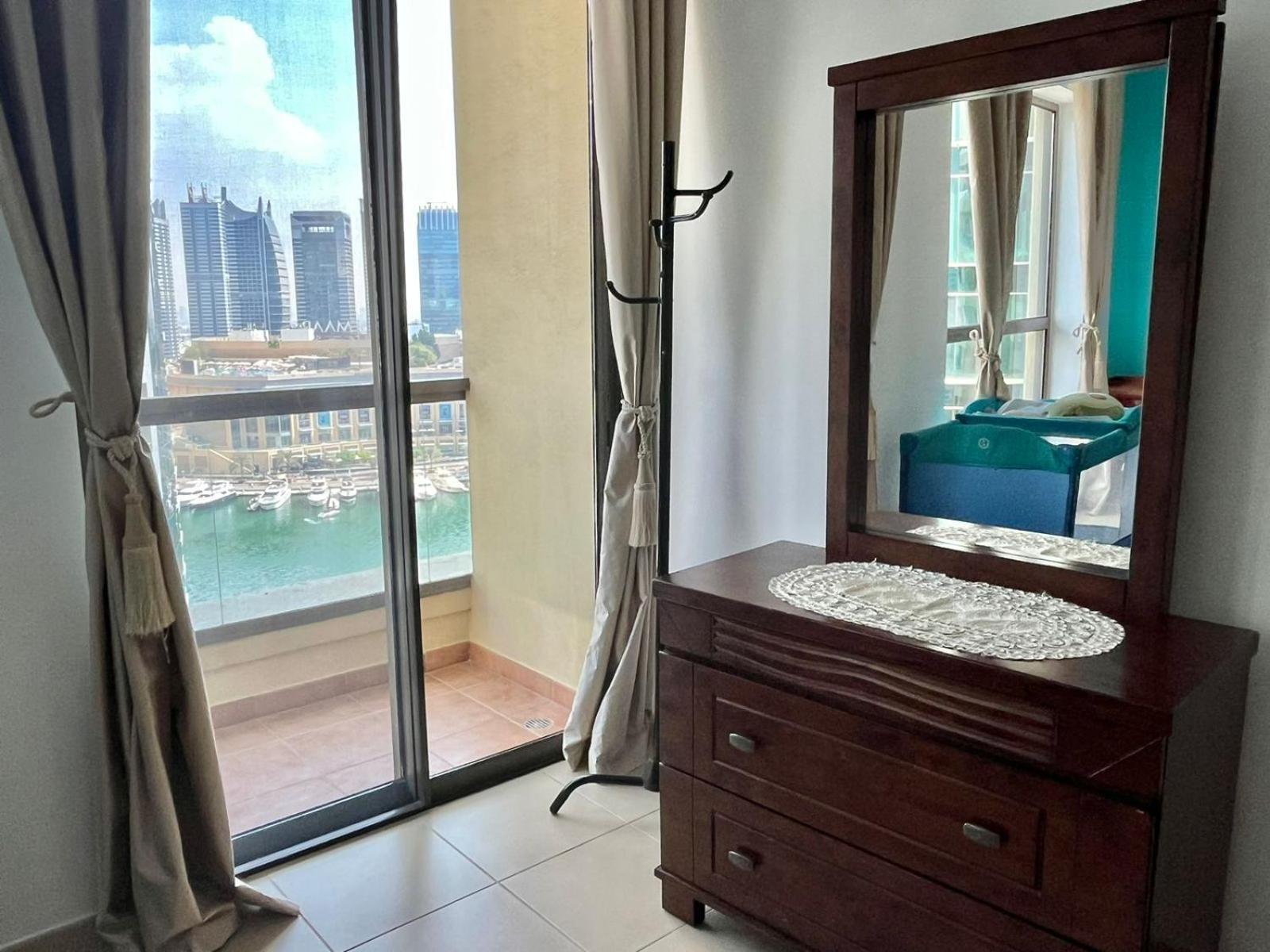 Apartment Amazing 1bdr In Jbr- Beach Access And Lake View Dubai