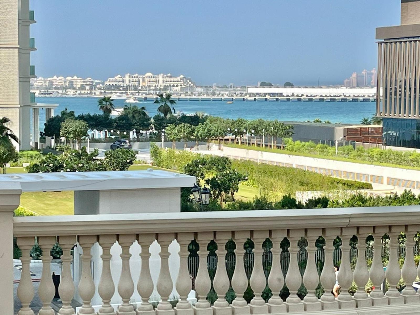 Amazing 1bdr In Jbr- Beach Access And Lake View Apartment
