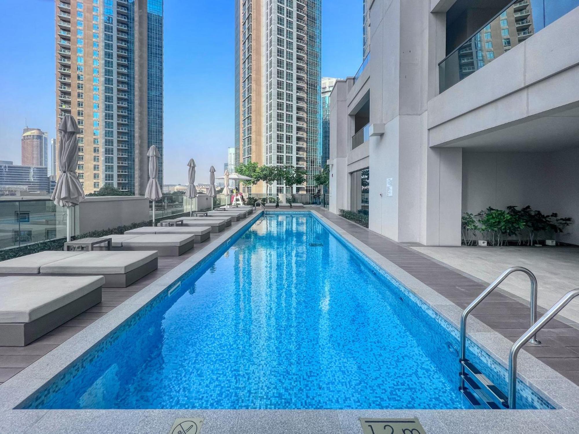 Full Burj Khalifa View - Two Balconies