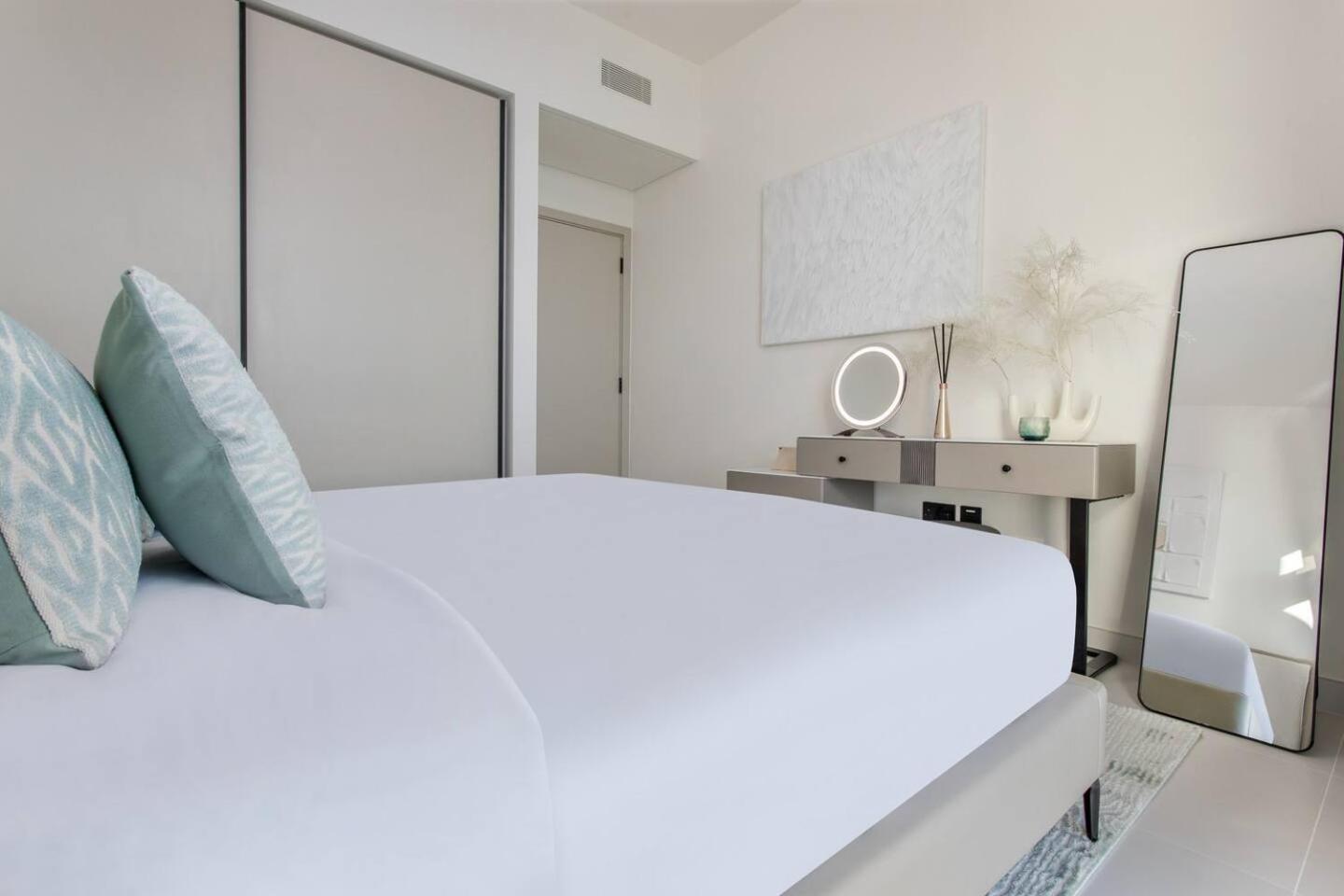 Sky-high 1br Retreatmarina Vistaemaar Beachfront Dubai