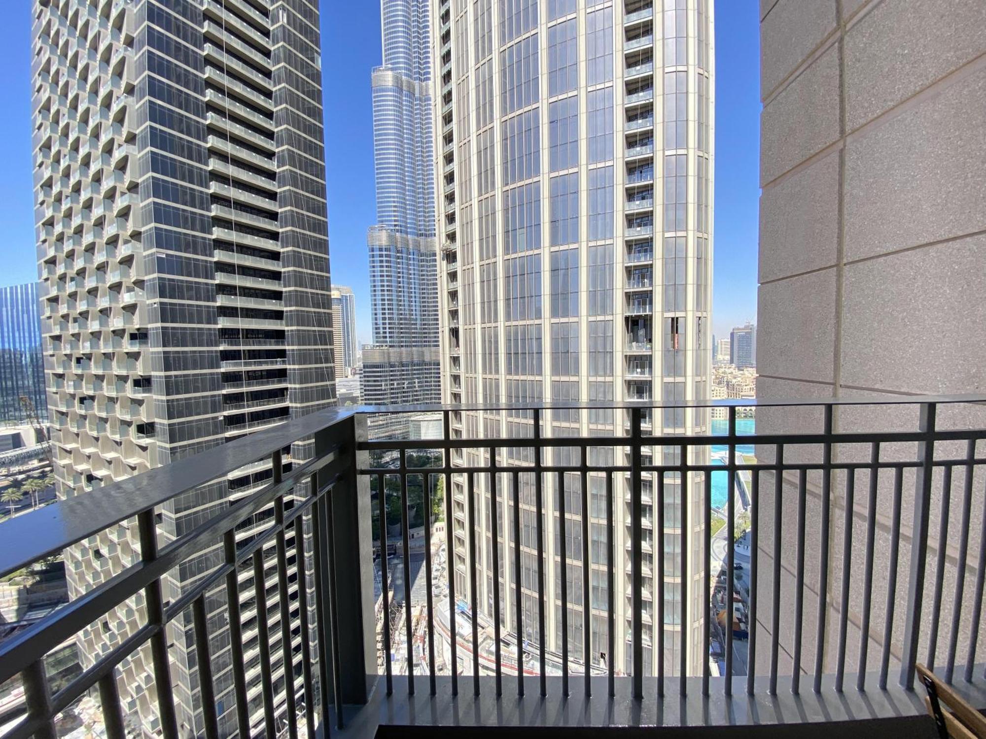 Lux Standpoint Tower Burj & Fountain Views