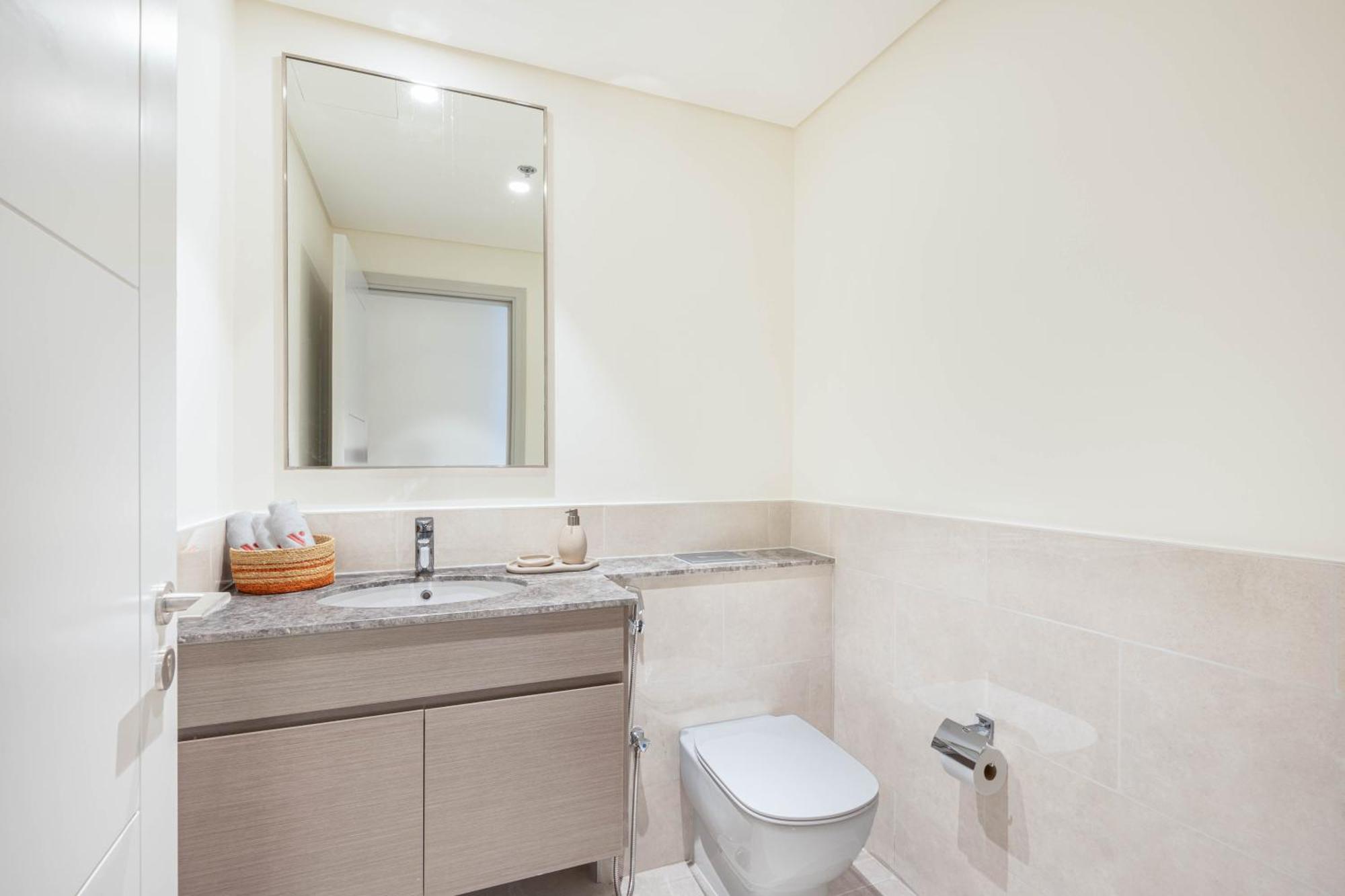 Luxury 3bhk, Burj Khalifa & Dancing Fountain View Apartment Dubai