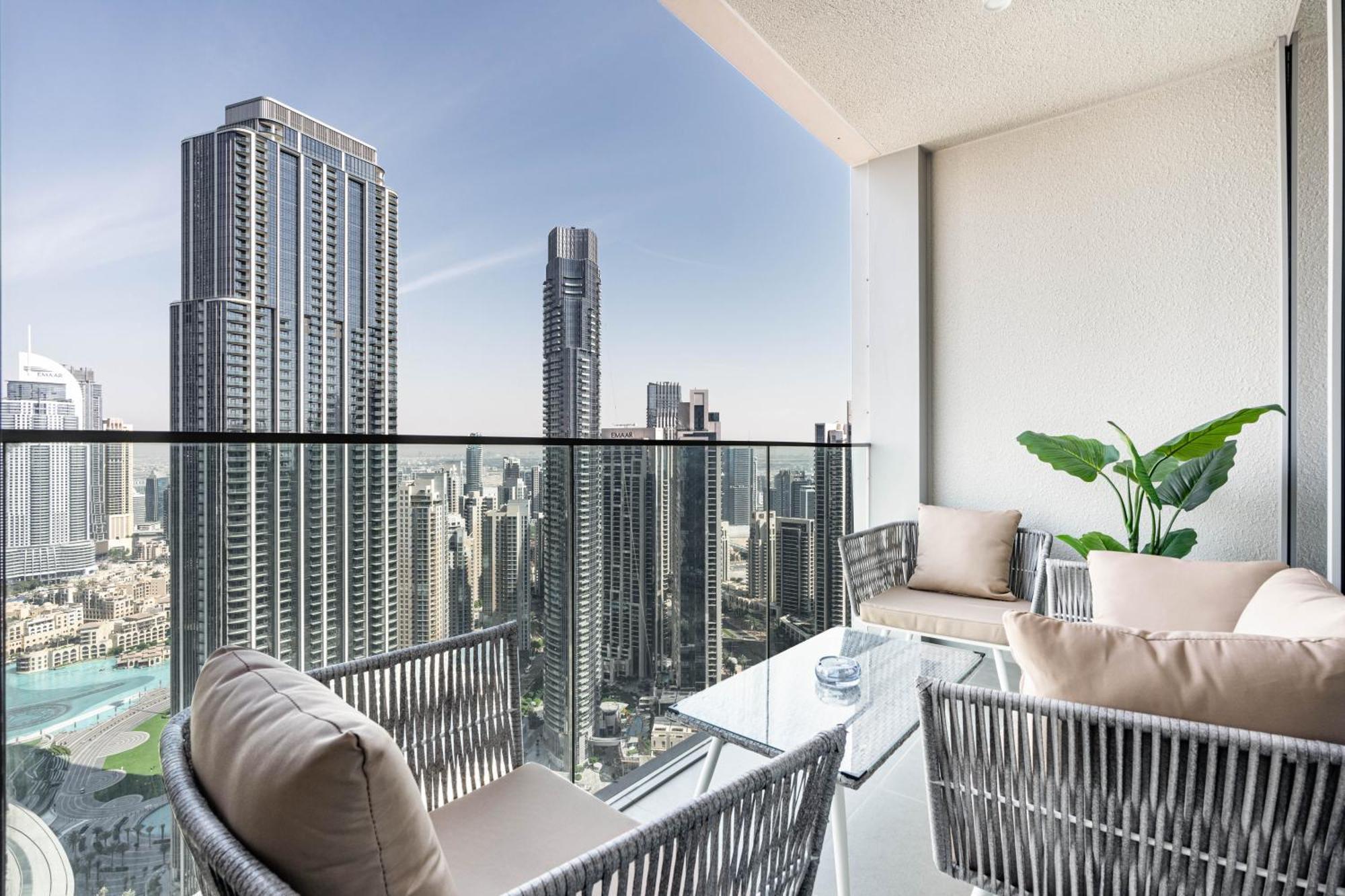 Luxury 3bhk, Burj Khalifa & Dancing Fountain View Apartment Dubai