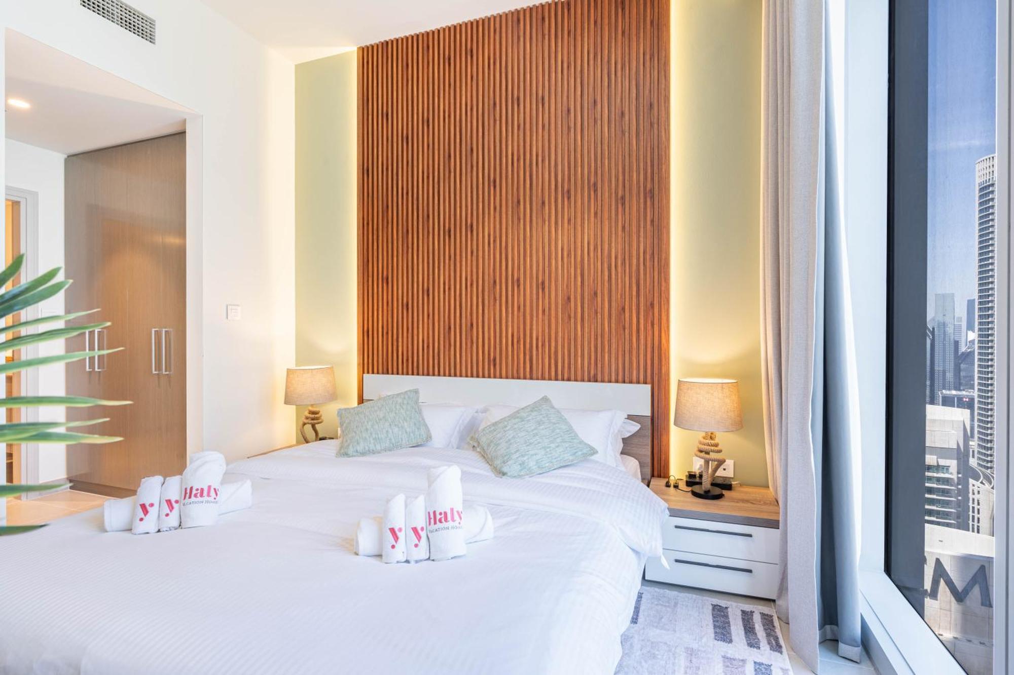 Luxury 3bhk, Burj Khalifa & Dancing Fountain View Apartment
