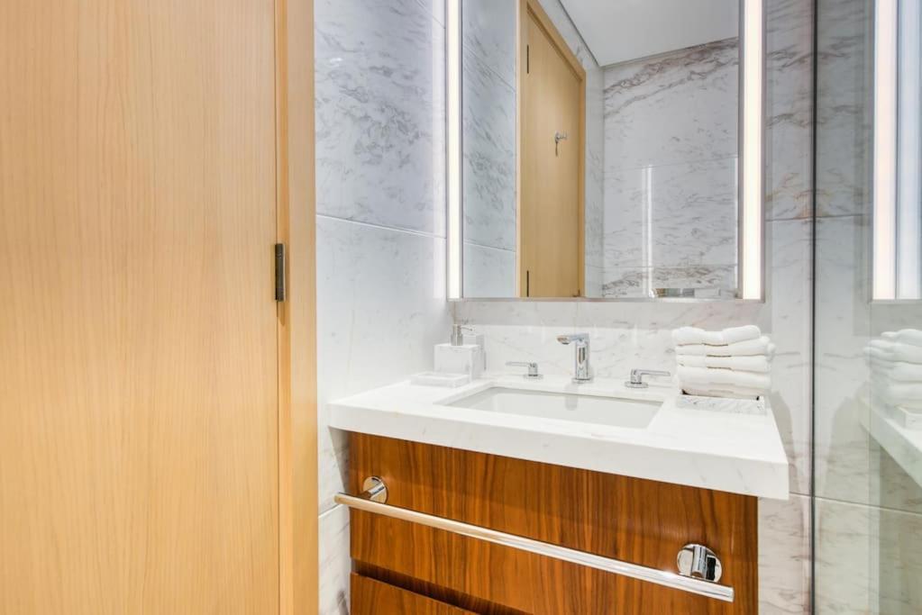 Rh - Spacious Chic Apartment, Next To Mall Apartment