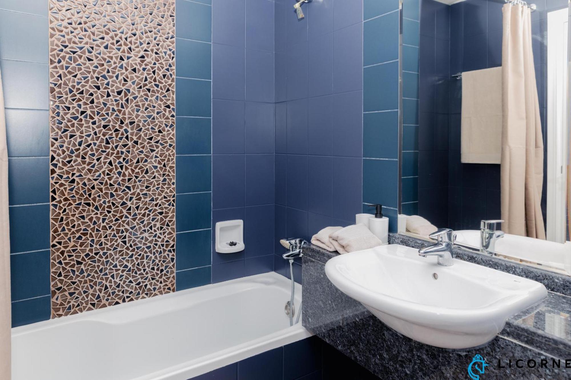 Prime Spacious 2 Bedroom Apt, Burj Khalifa & Canal View - Scala Tower Apartment