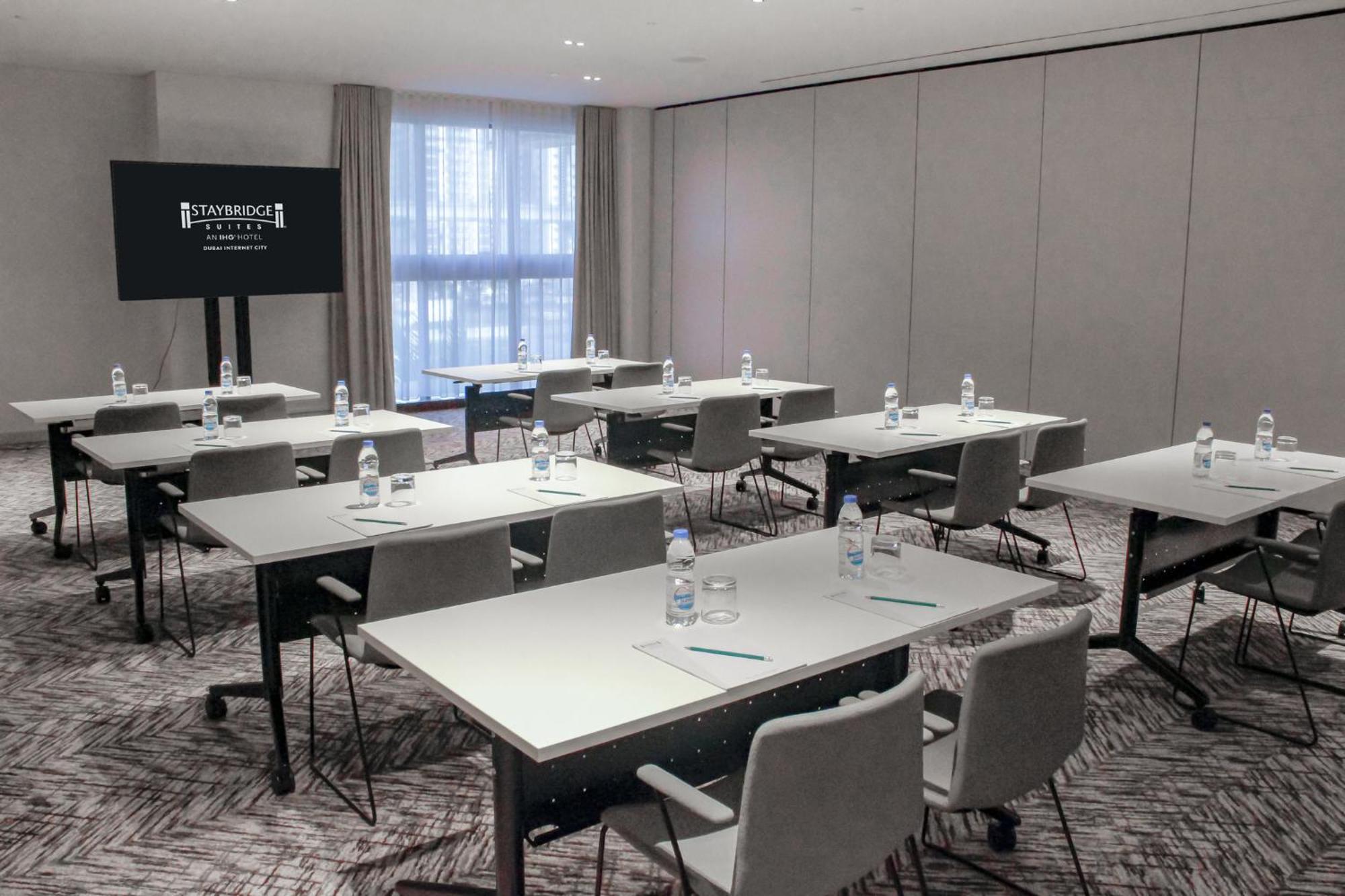 Staybridge Internet City By Ihg 4*