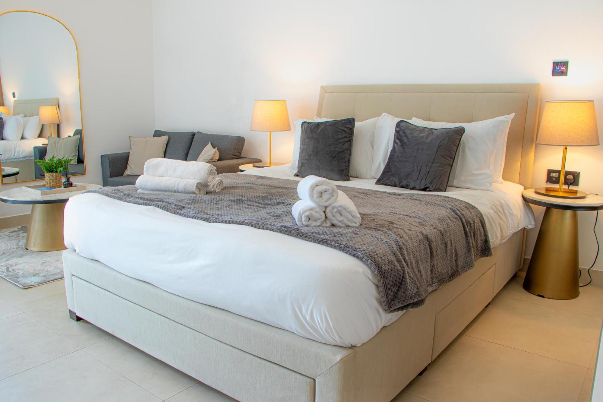 Skyline Retreat With Burj Khalifa View Daire *