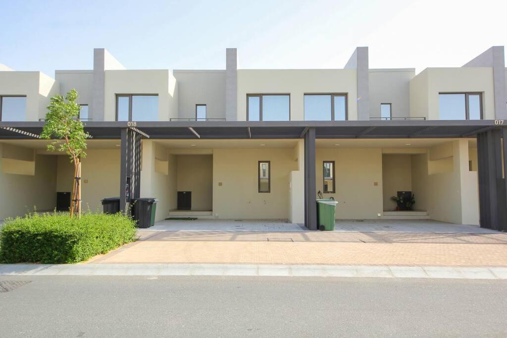 Villa Spacious 3bhk Family Townhouse-emmar South Golf Dubai