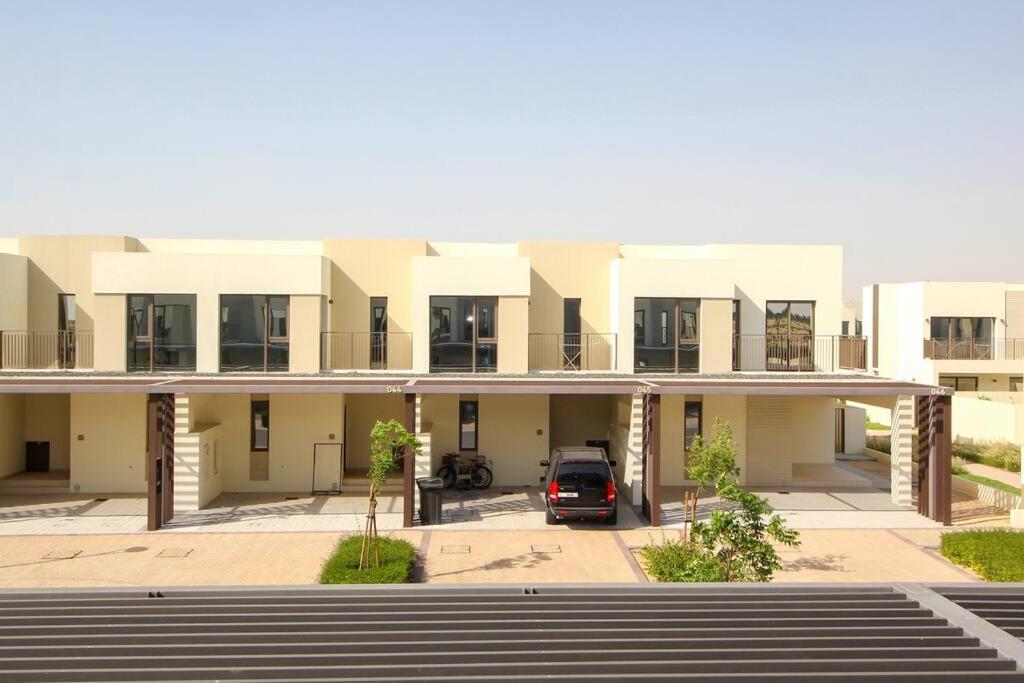 Spacious 3bhk Family Townhouse-emmar South Golf