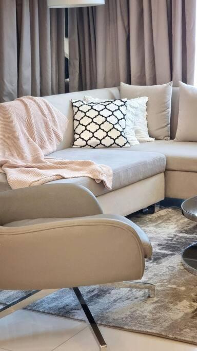 Luxury Paramount B327 Dubai