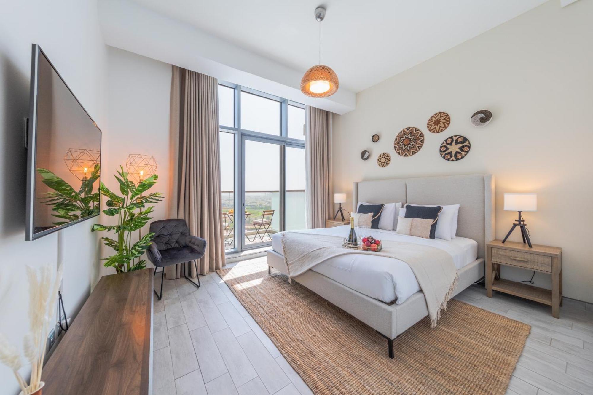 Eden's Homes & - Millennium Atria Residences * Dubai