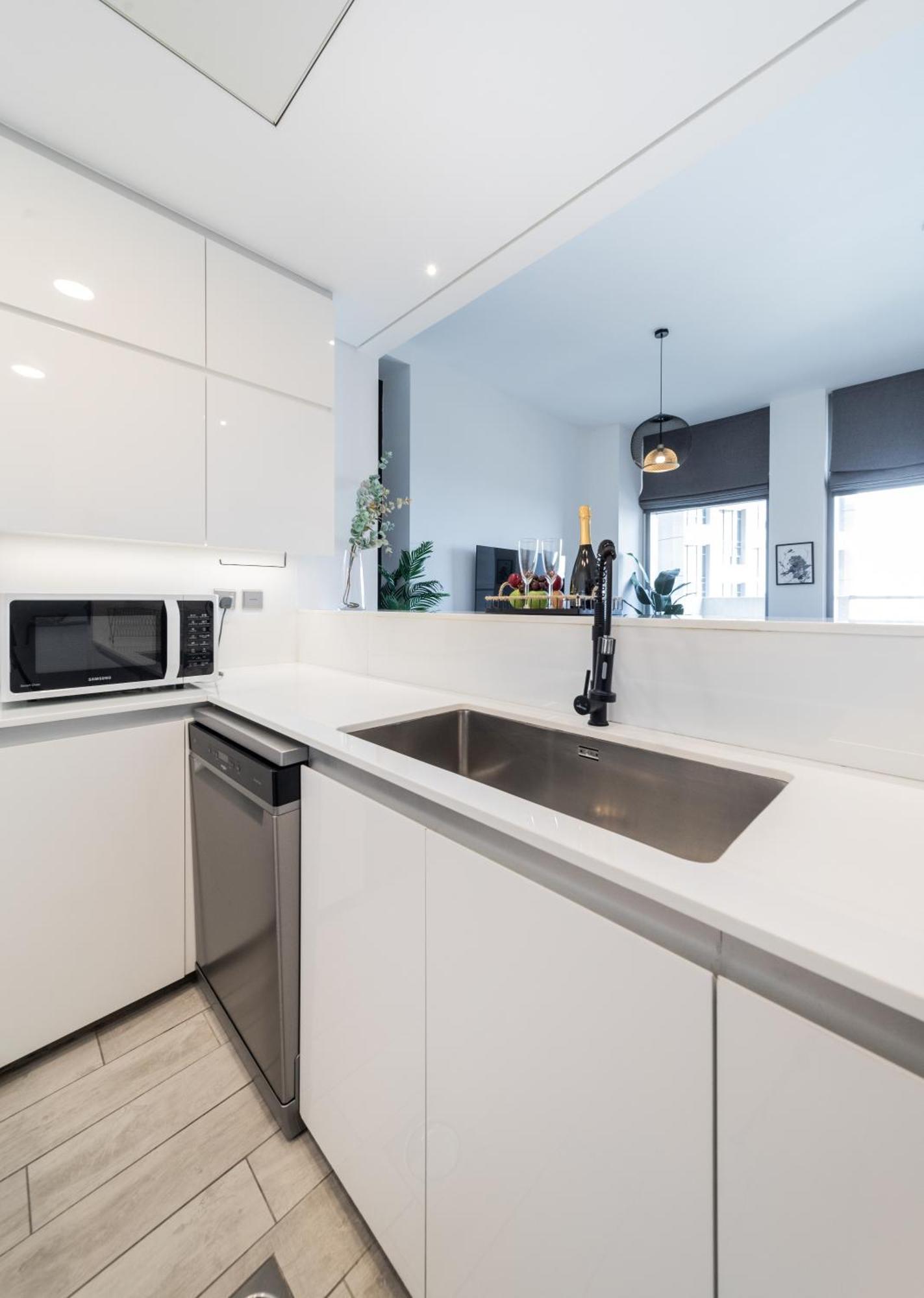 Eden's Homes & - Millennium Atria Residences Dubai