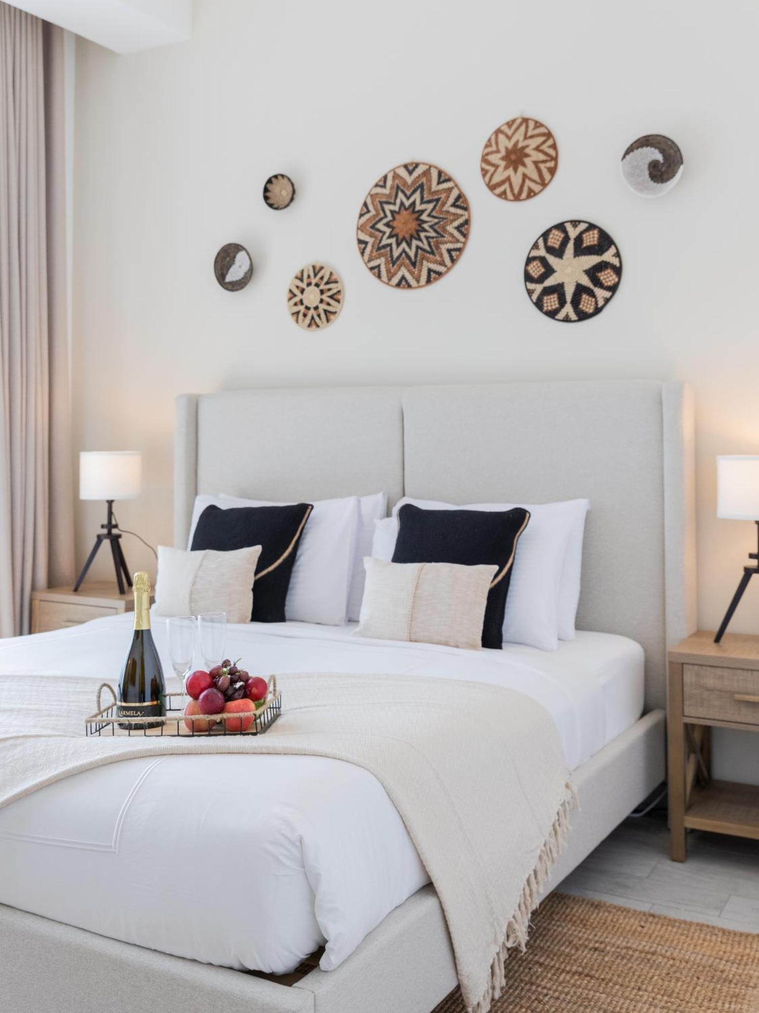 Eden's Homes & - Millennium Atria Residences Dubai