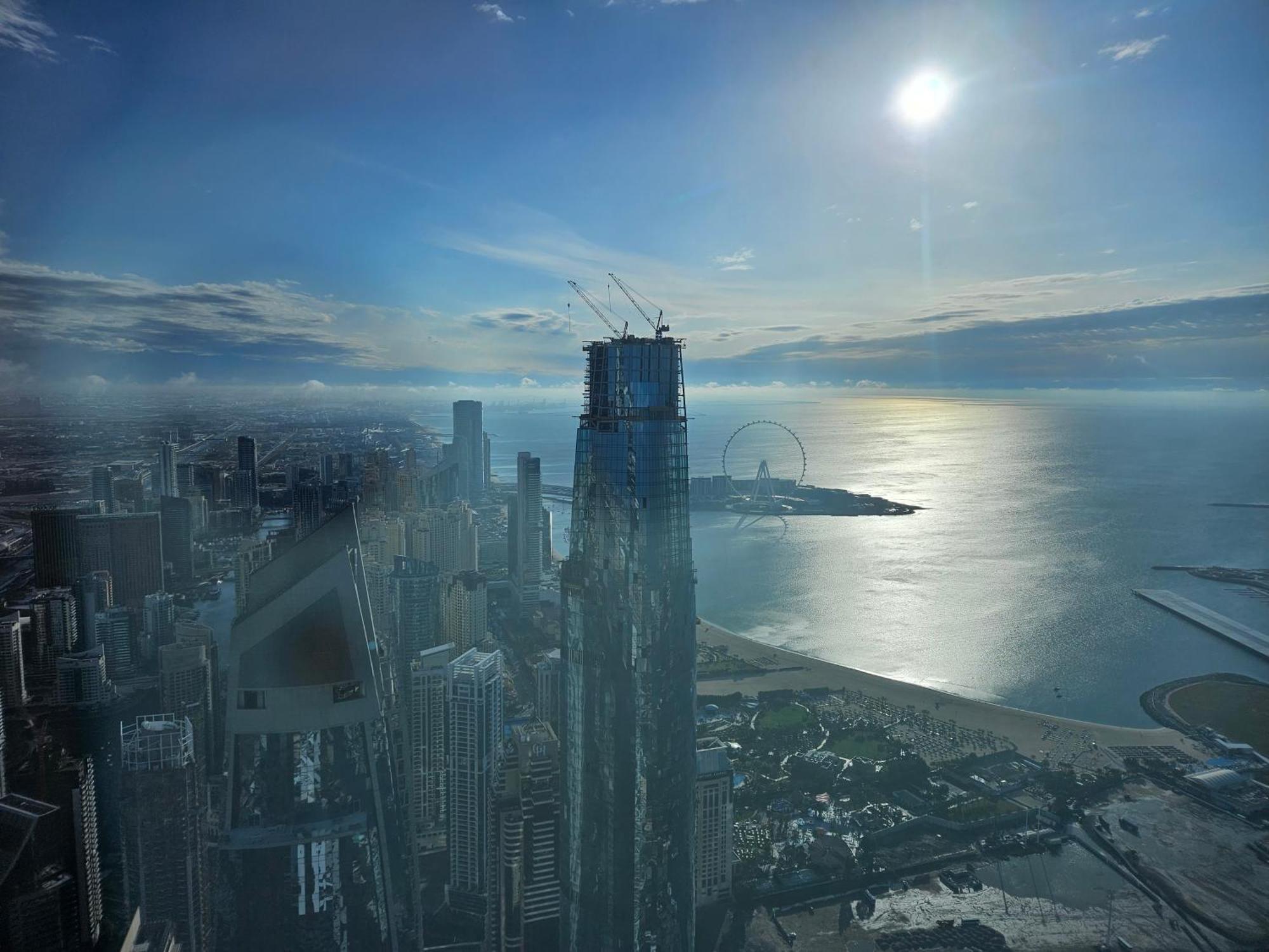 Super Host At Highest Residential Tower In The World, Private In A Shared Dubai
