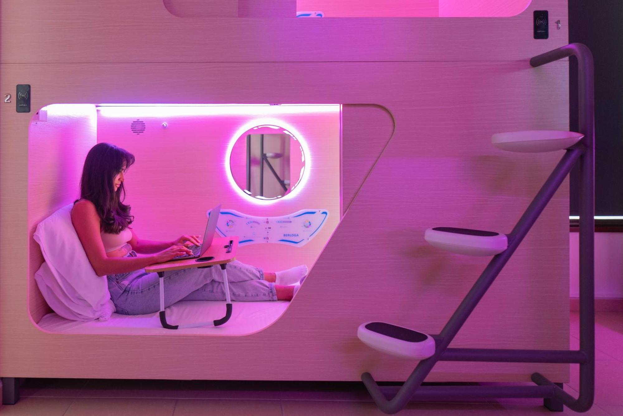 Berloga Capsule Jbr Hostel Dubai