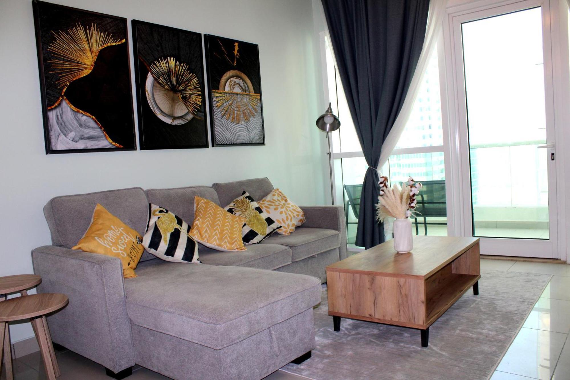 Skyline Haven In Marina Apartment