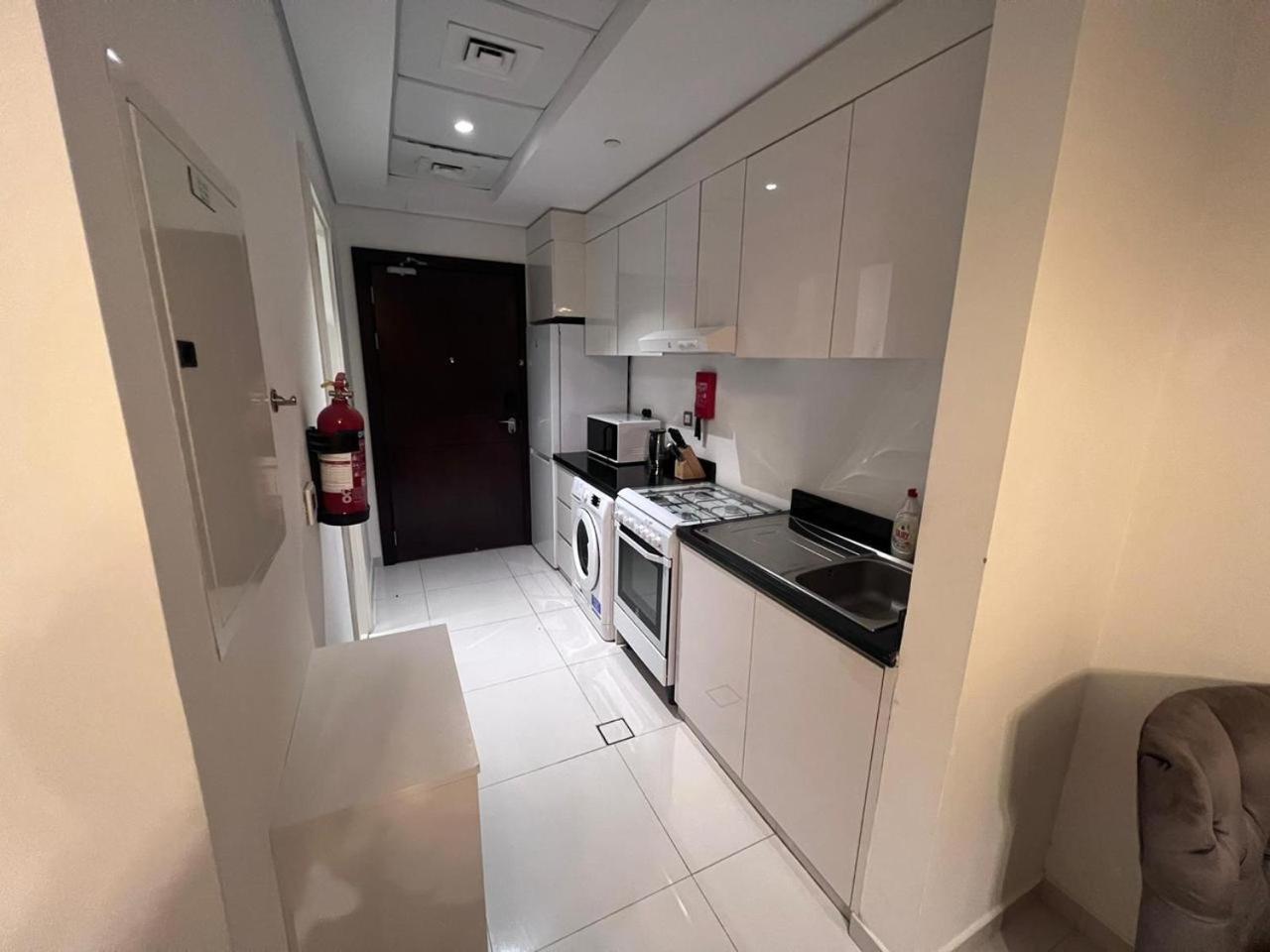 38th Floor Luxe Studio In Jvc, Centrally Located, Swimming Pool & Gym, Must View * Dubai