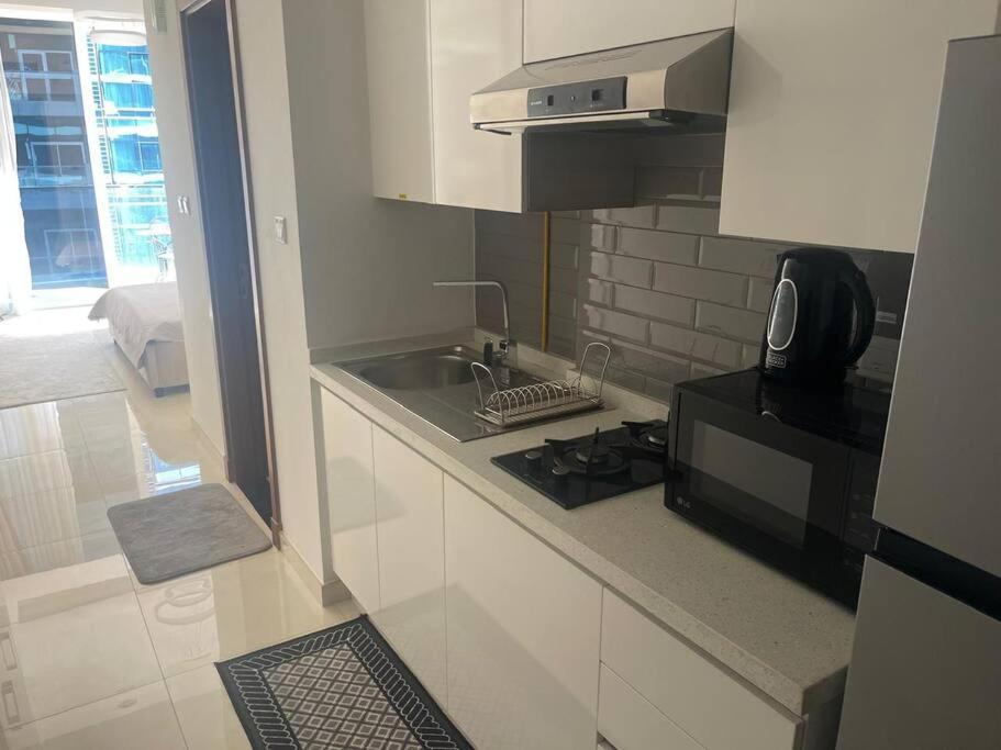 Cool Chic Apart On Canal Apartment