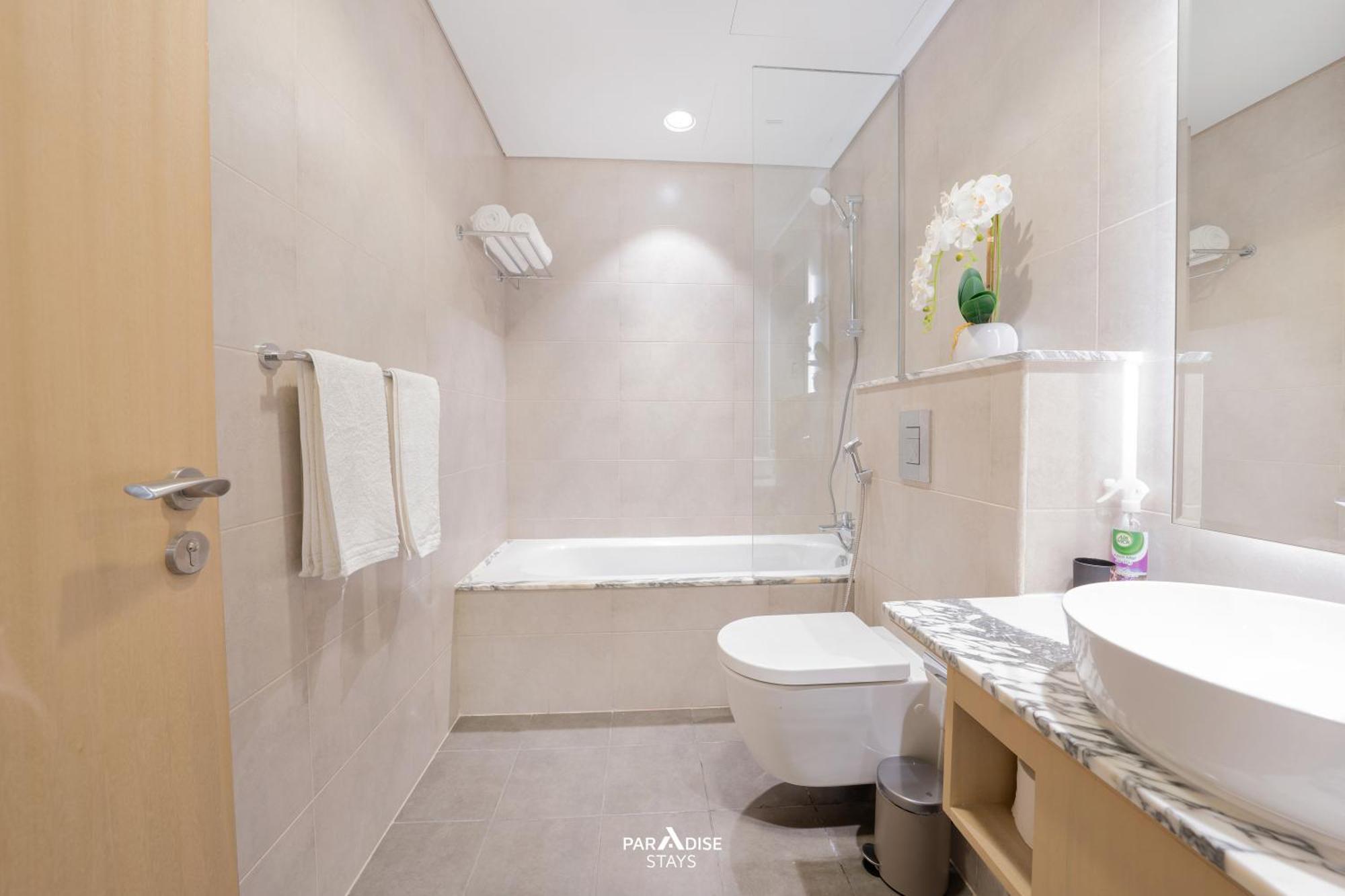 Daire Paramount Midtown Hotel, Burj Khalifa Views