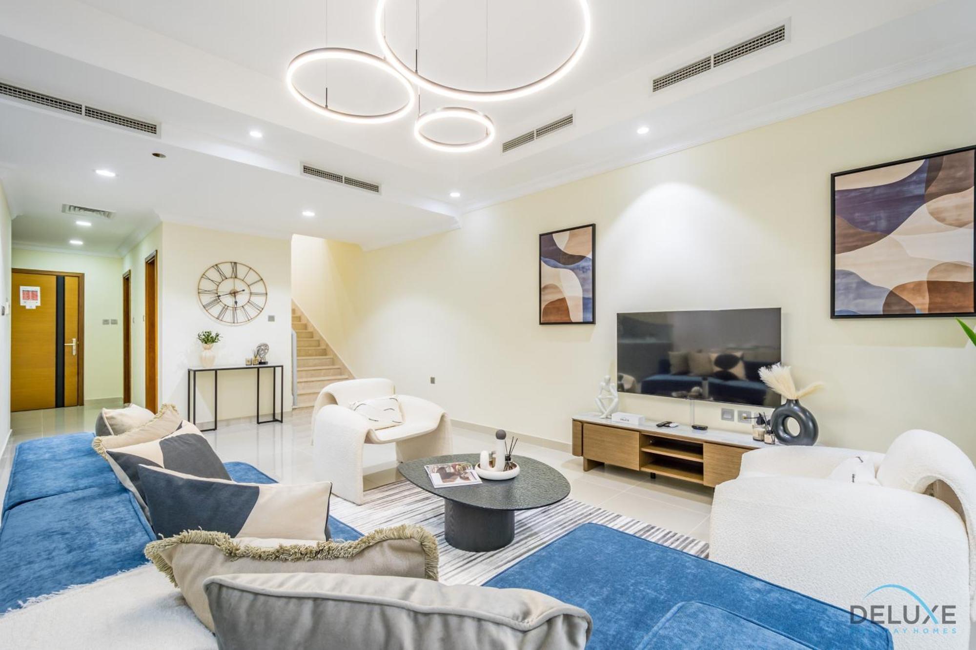 Tranquil 3br Townhouse With Assistant's At District 12 Jvc By Deluxe Apartment
