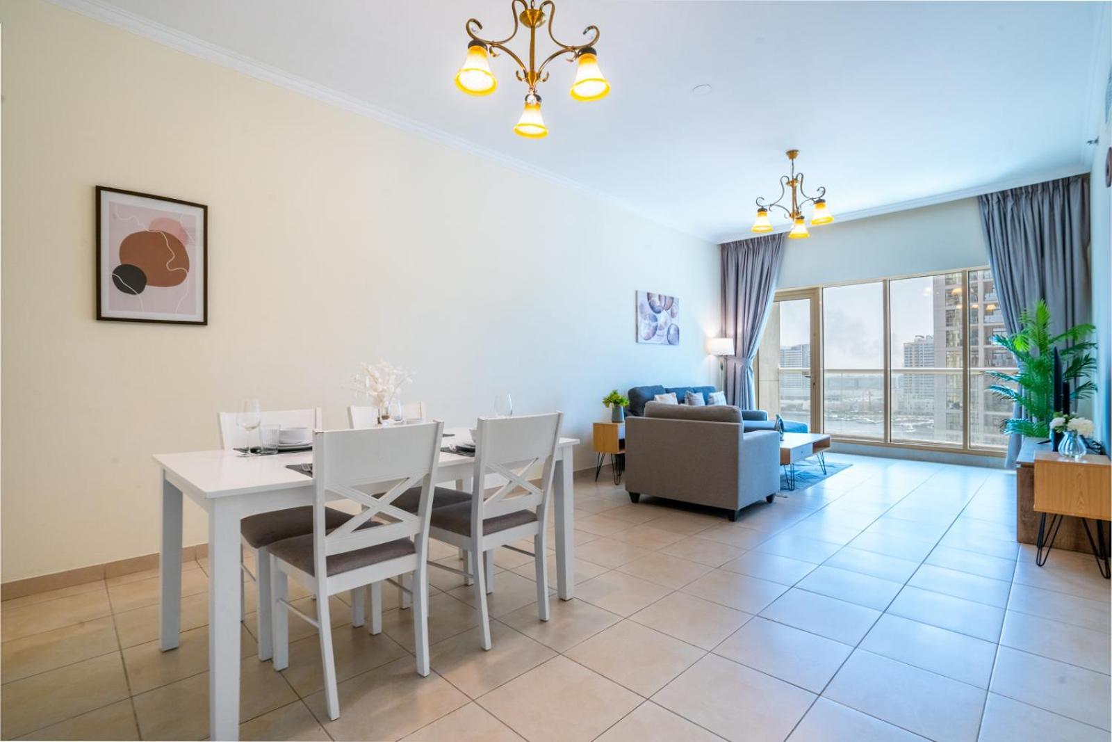 Rh- Prime Location, Spacious 2br, Walk To Mall Apartment *