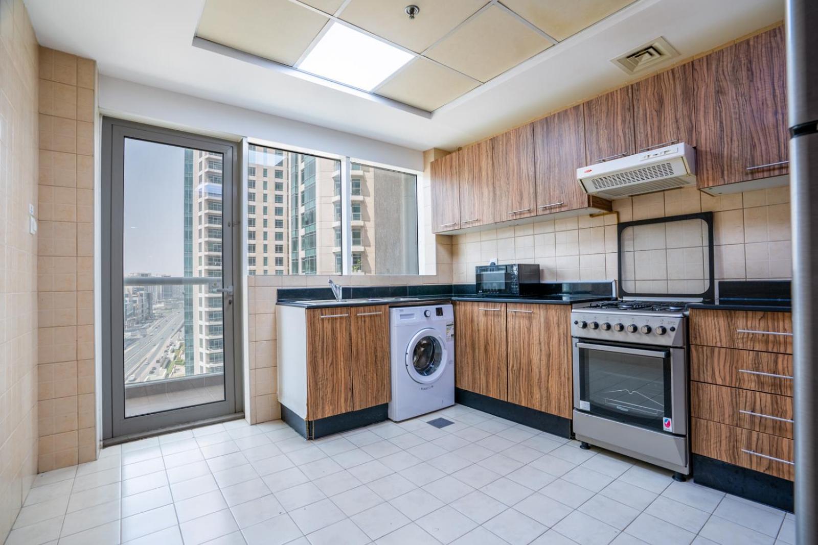 Rh- Prime Location, Spacious 2br, Walk To Mall