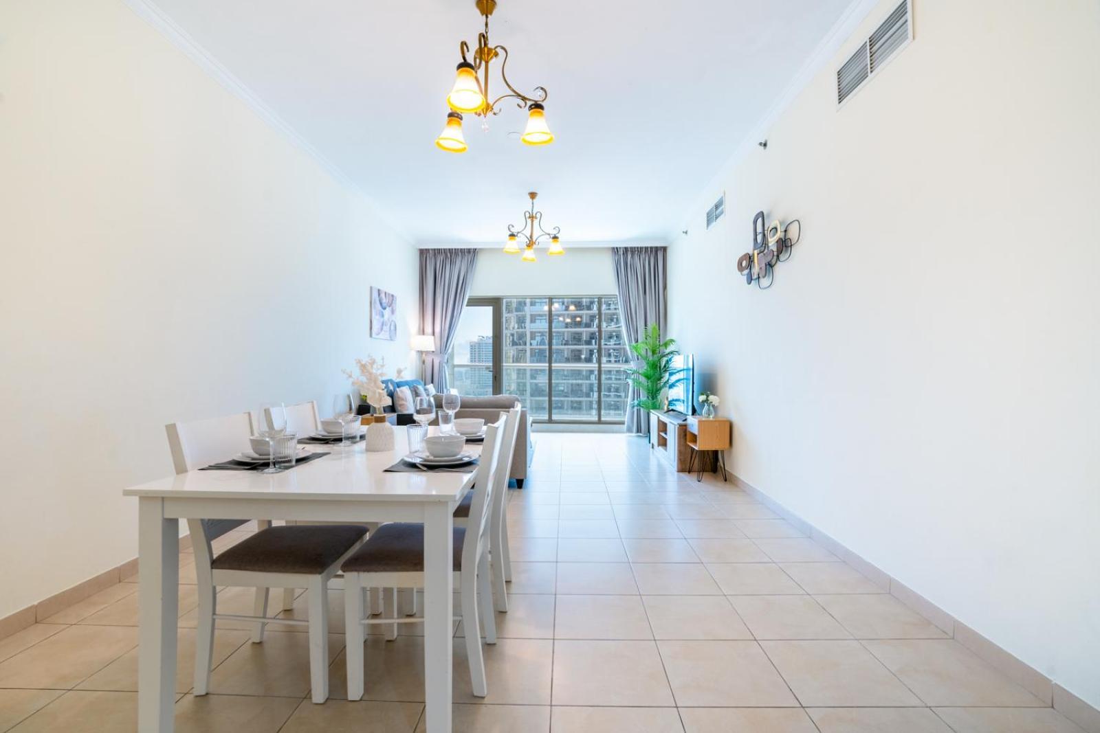 Rh- Prime Location, Spacious 2br, Walk To Mall Apartment *
