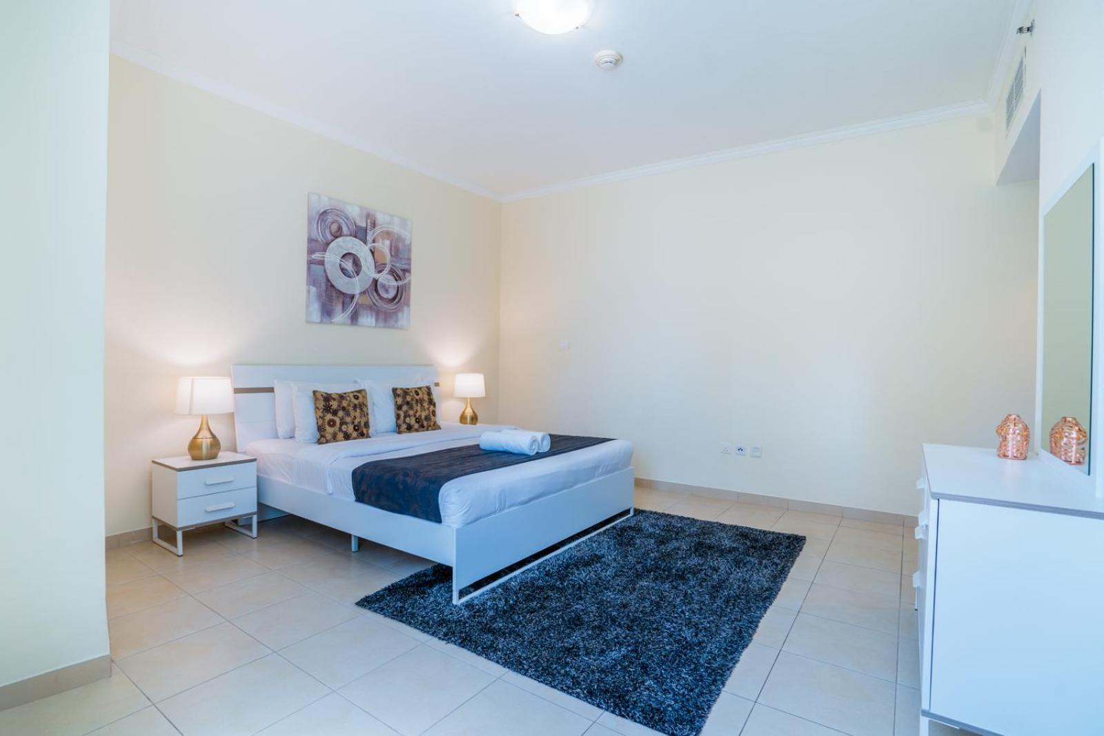 Apartment Rh- Prime Location, Spacious 2br, Walk To Mall *