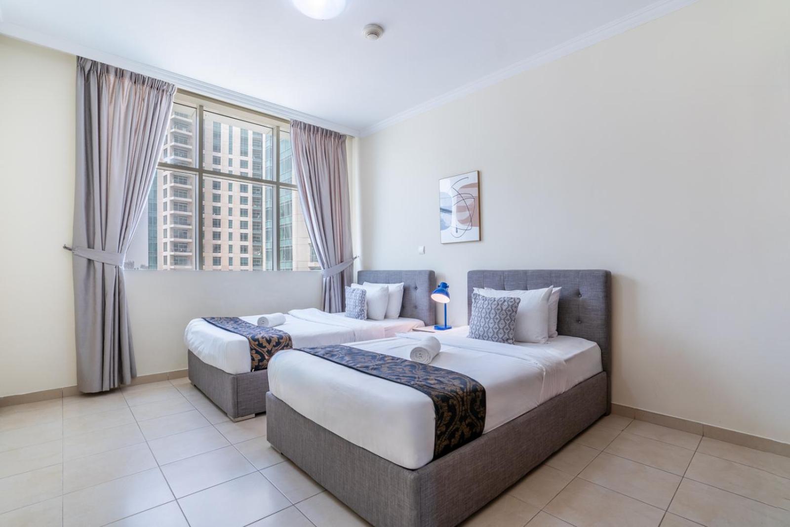 Rh- Prime Location, Spacious 2br, Walk To Mall * Dubai