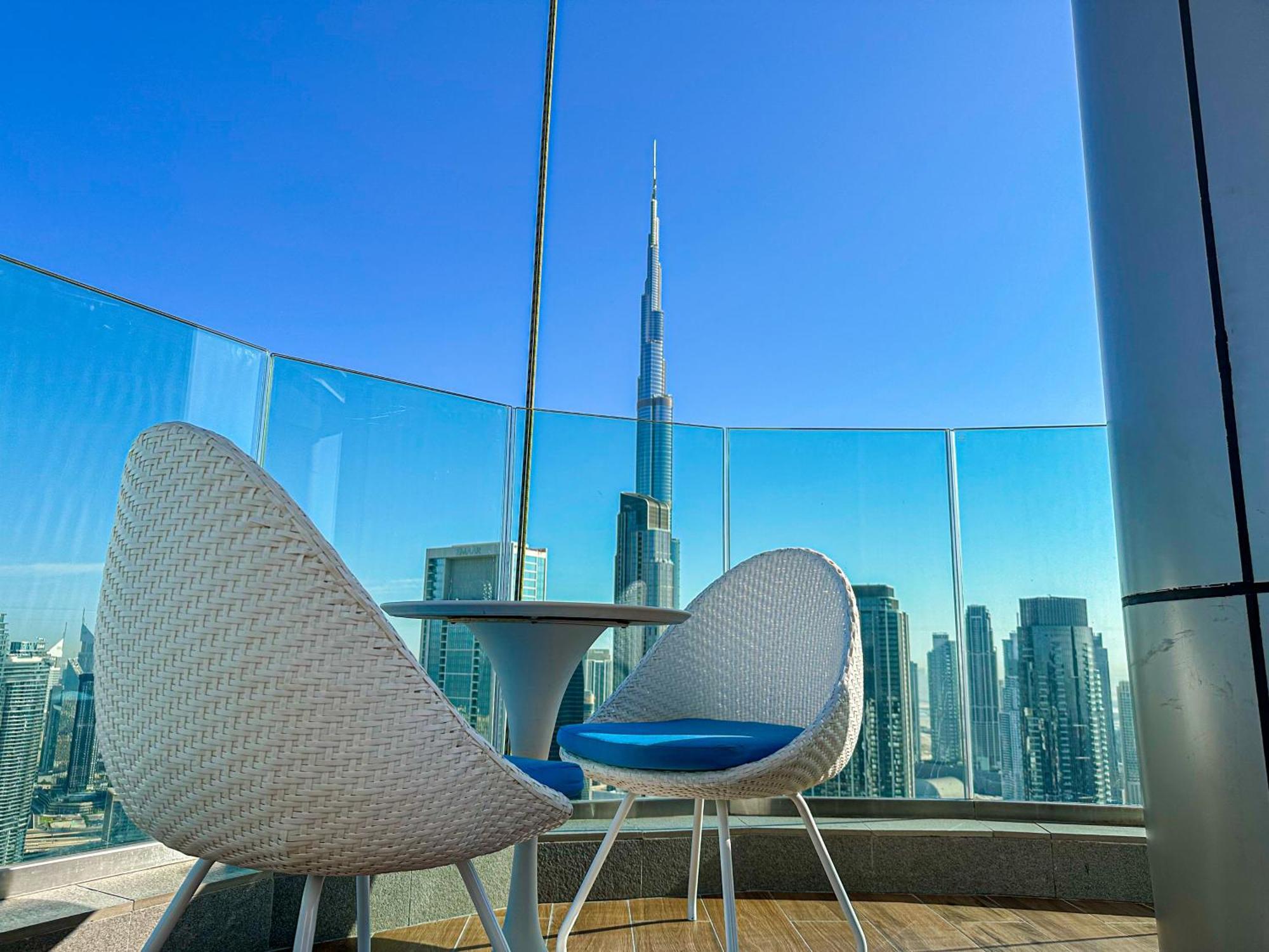 Burj Khalifa View Balcony With 64th Floor Infinity Pool In Paramount Midtown *