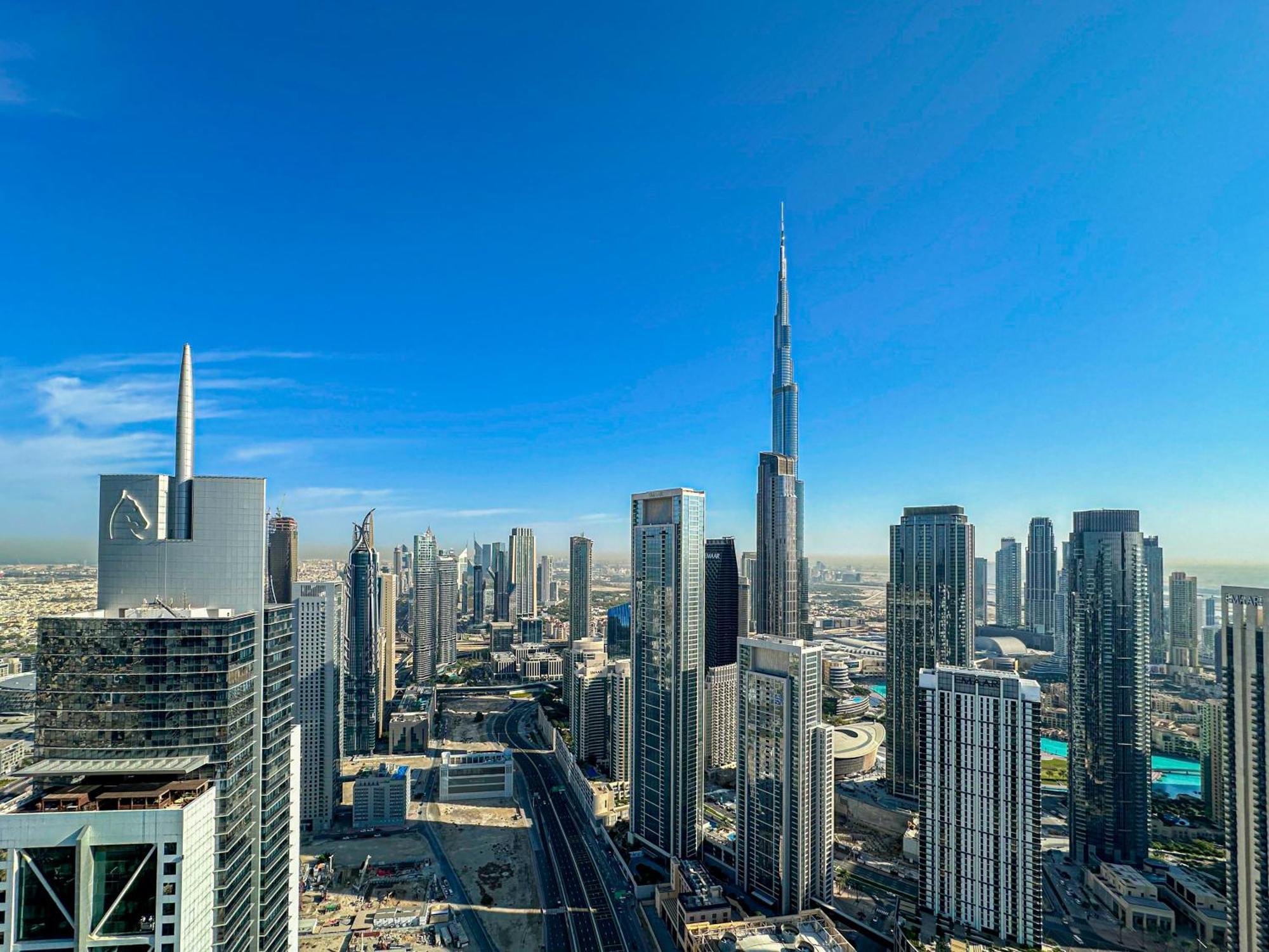 Burj Khalifa View Balcony With 64th Floor Infinity Pool In Paramount Midtown Apartment *