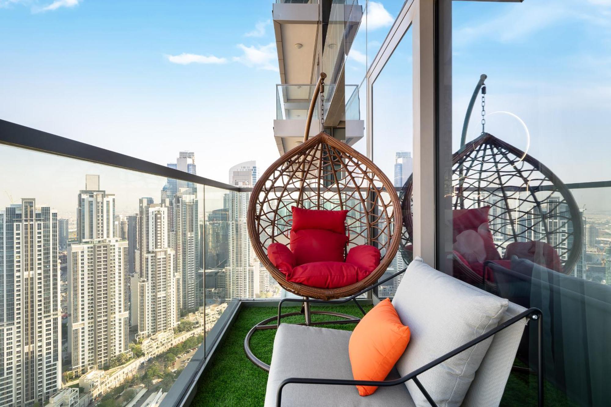Burj Khalifa View Balcony With 64th Floor Infinity Pool In Paramount Midtown *